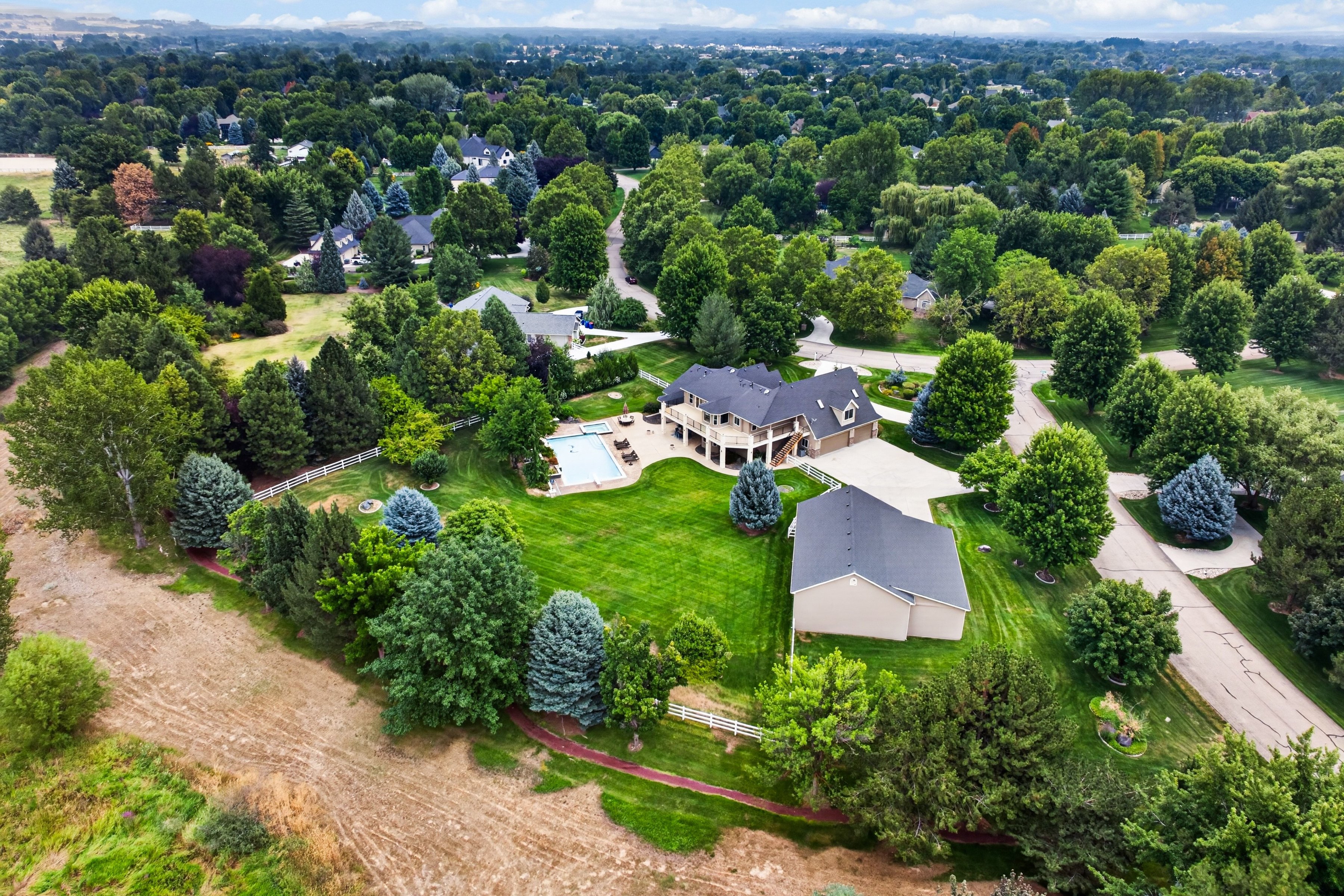  Exceptional Eagle Property - 物件實景