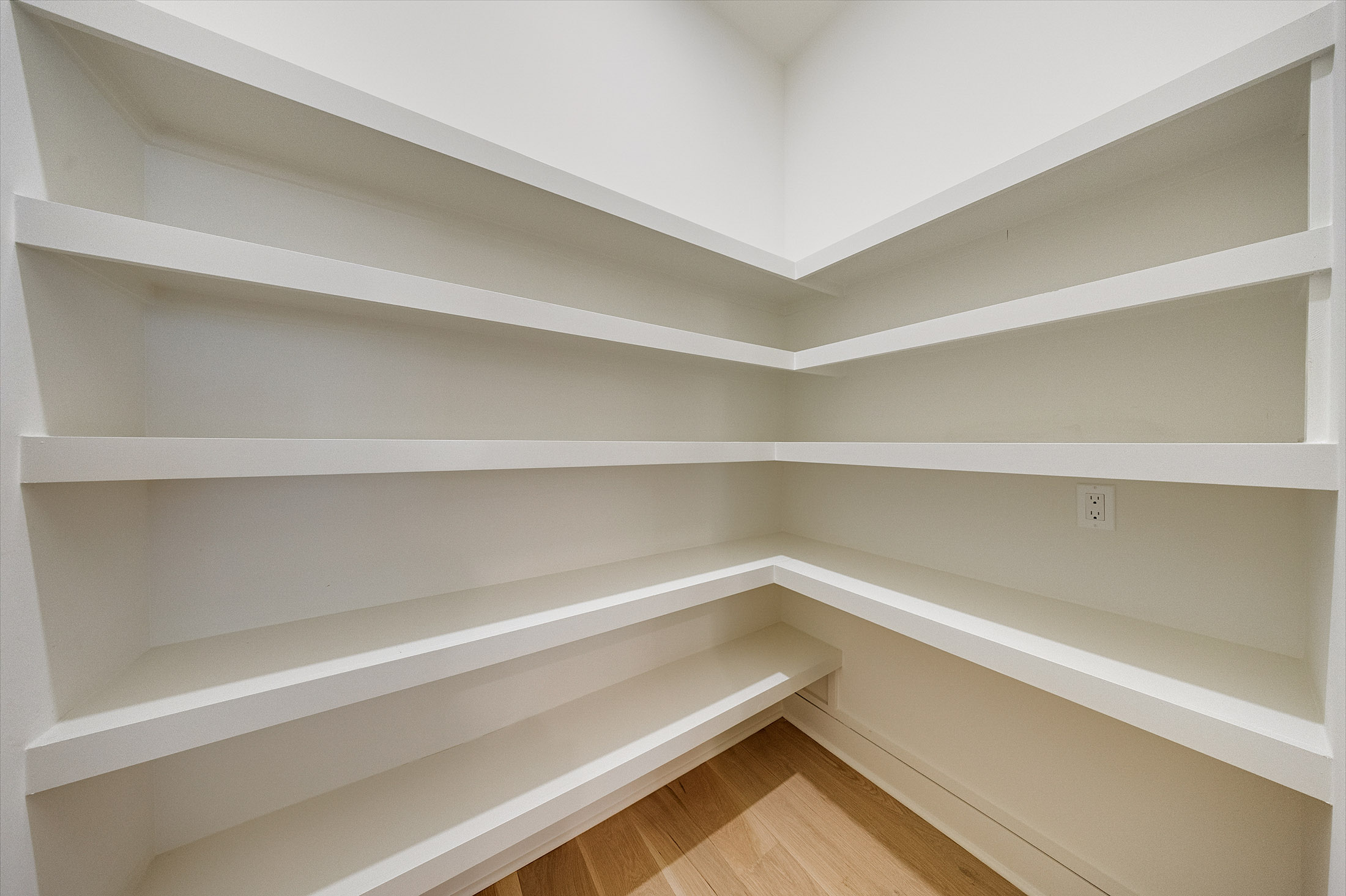  Striking Contemporary Design and Thoughtful Craftsmanship - 物件實景