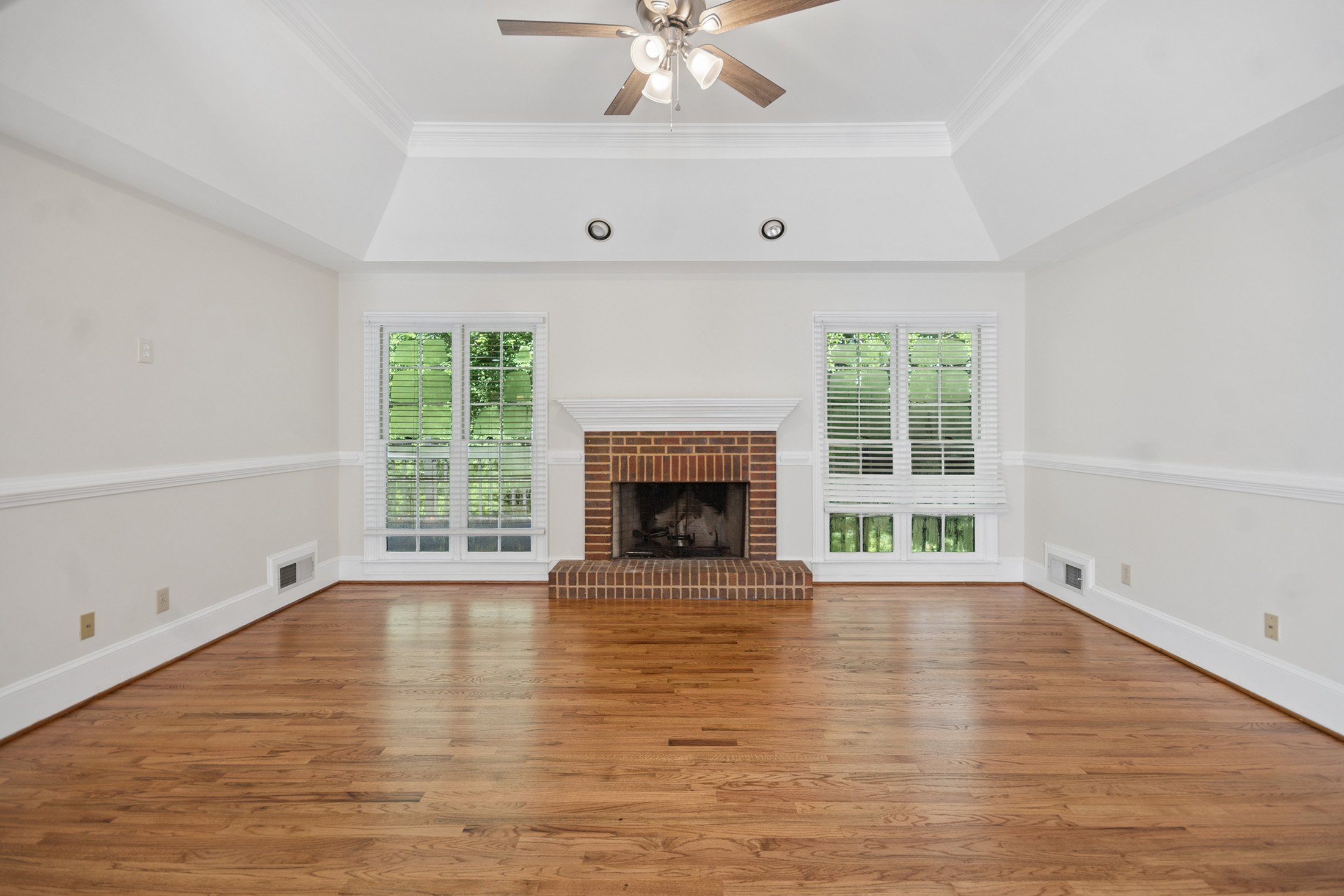  Beautifully Refreshed Ranch Nestled on an Expansive Cul-de-sac Lot - 物件實景