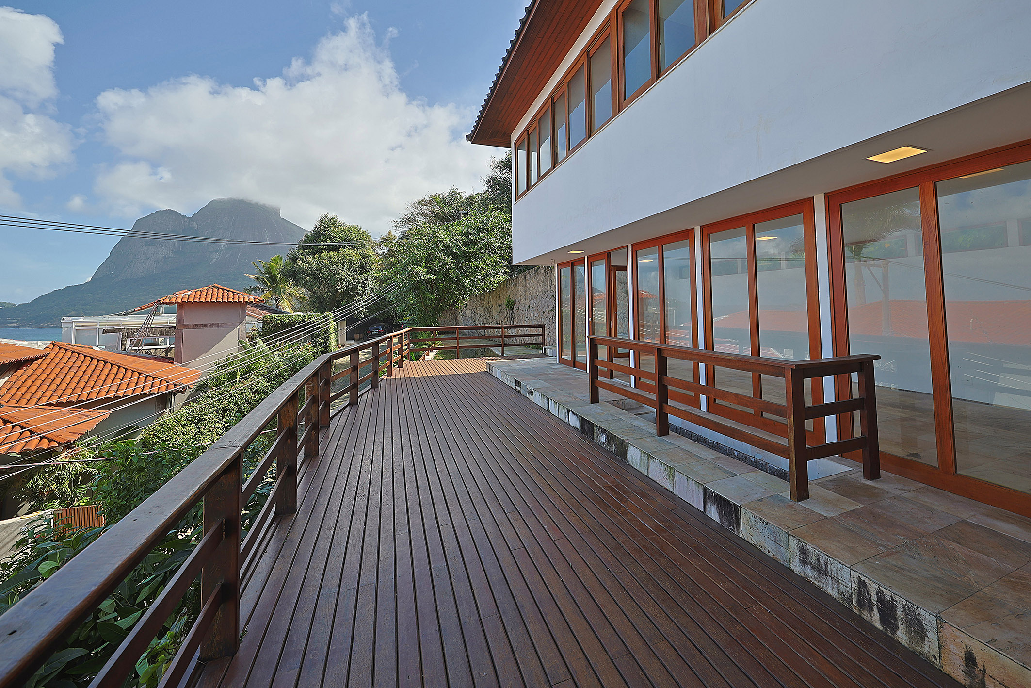  Exclusive Gated Community, Ocean Views, and a Prime Location - 物件實景