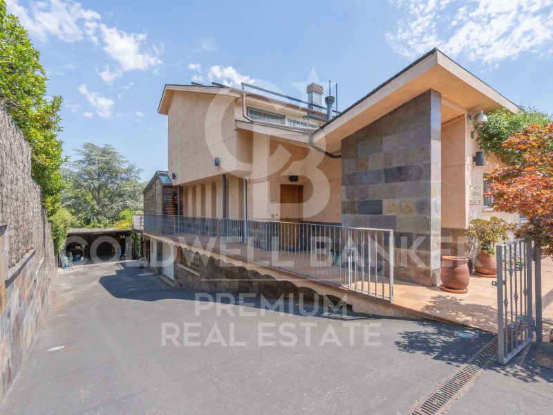 Cerdanyola del Vallès, Catalonia, ES, 4 Bedrooms Bedrooms, ,4 BathroomsBathrooms,Residential,For Sale,1613649