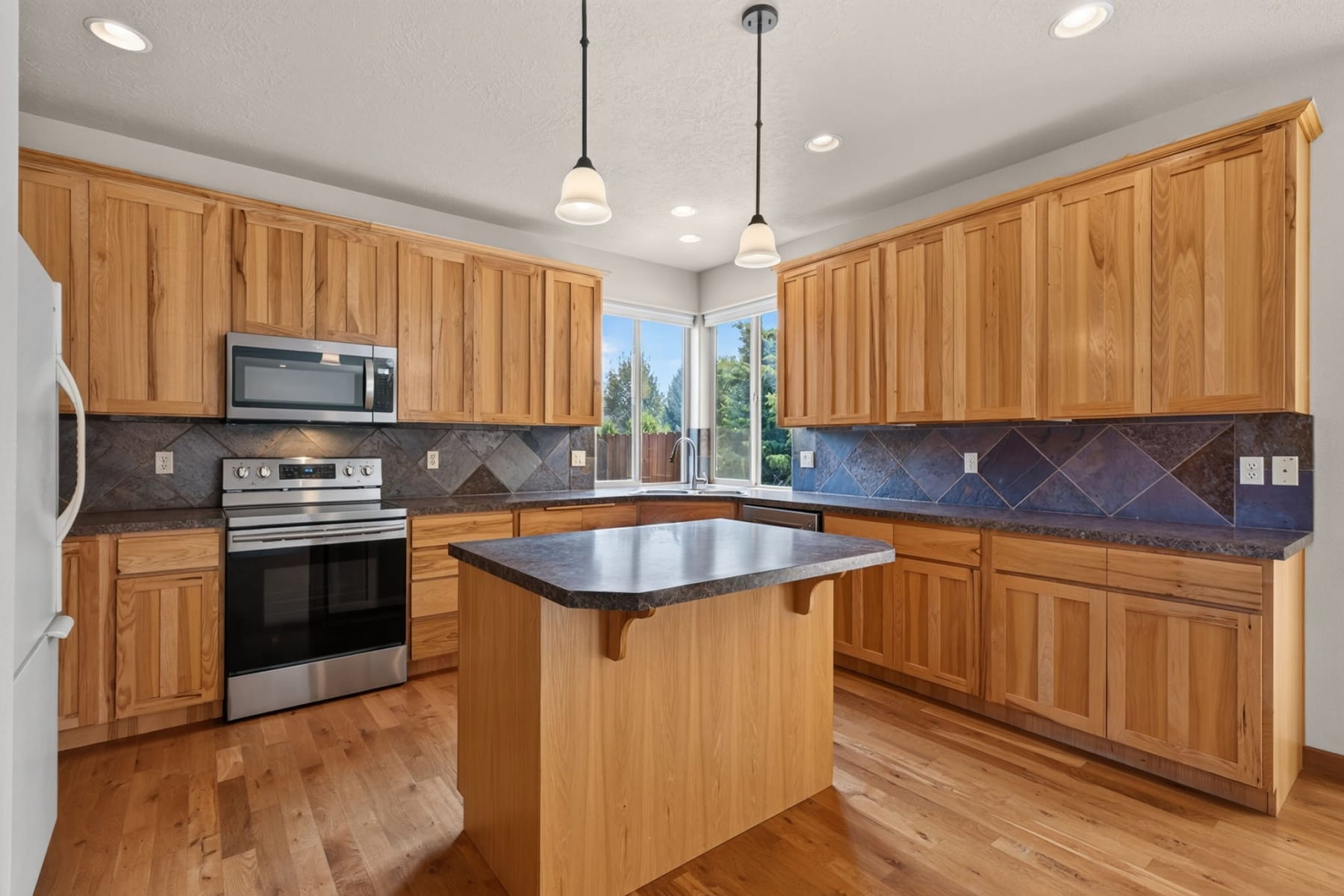  2108 NW Sterling Avenue Redmond, OR 97756 - 物件實景