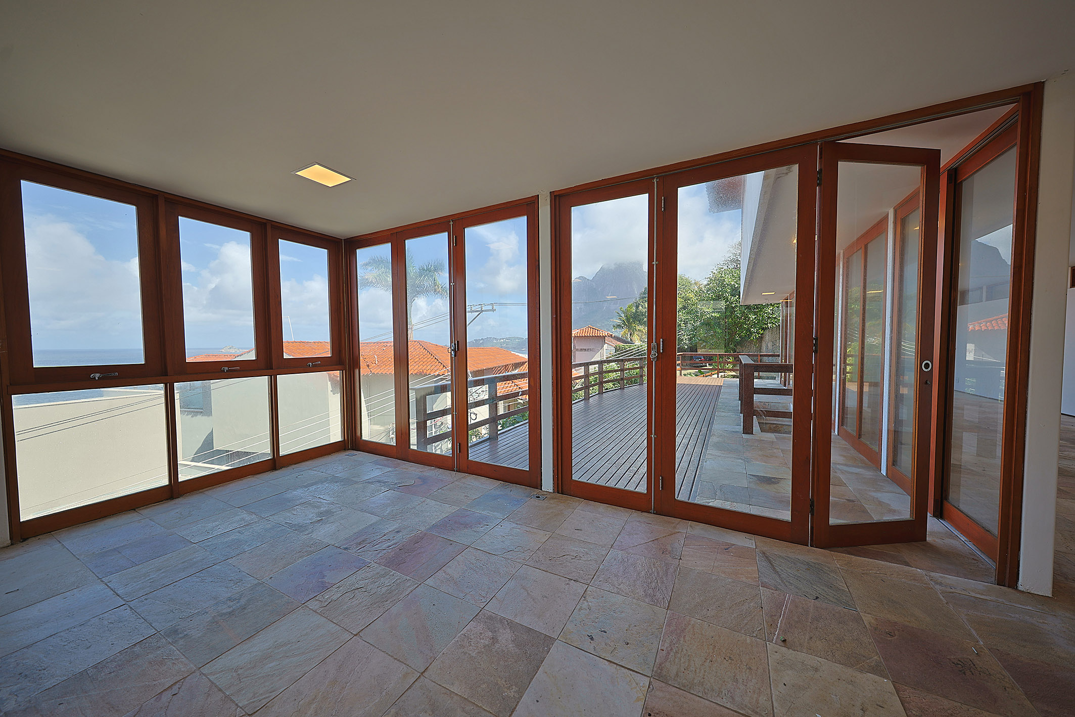  Exclusive Gated Community, Ocean Views, and a Prime Location - 物件實景