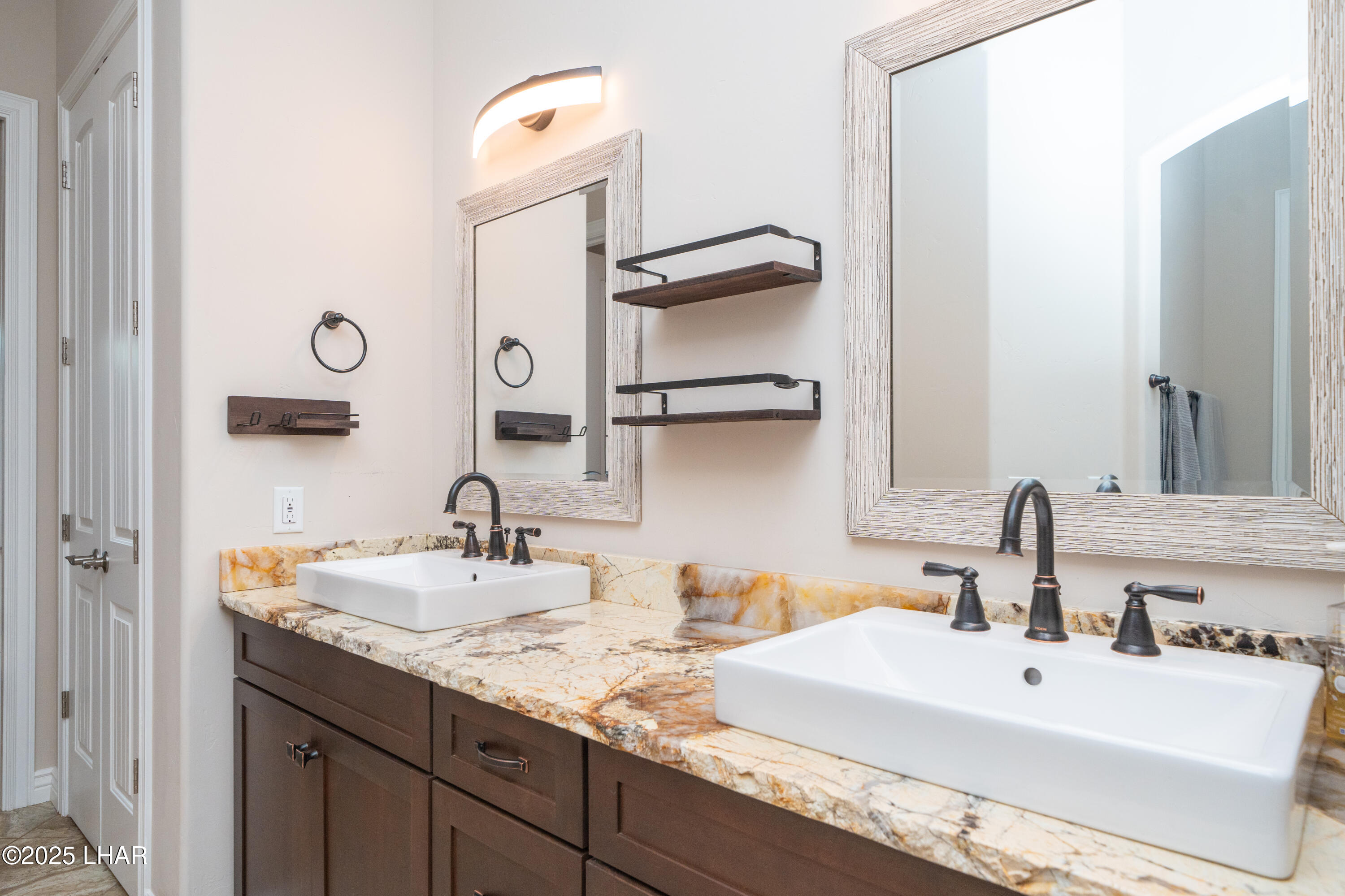 Lake Havasu City, Arizona, 86403, United States, 3 Bedrooms Bedrooms, ,4 BathroomsBathrooms,Residential,For Sale,1827027