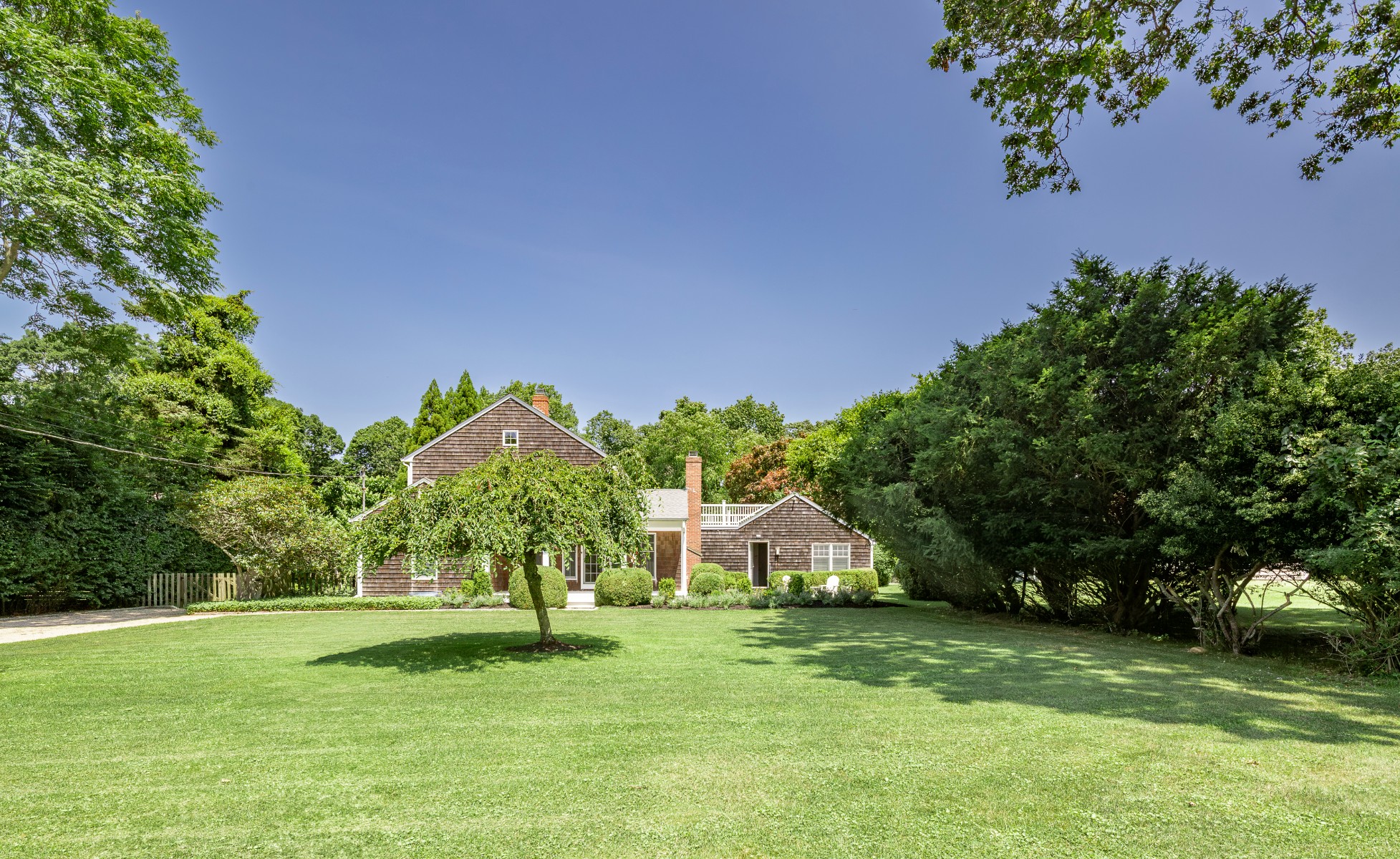 East Hampton Oasis Near Village and Beaches 