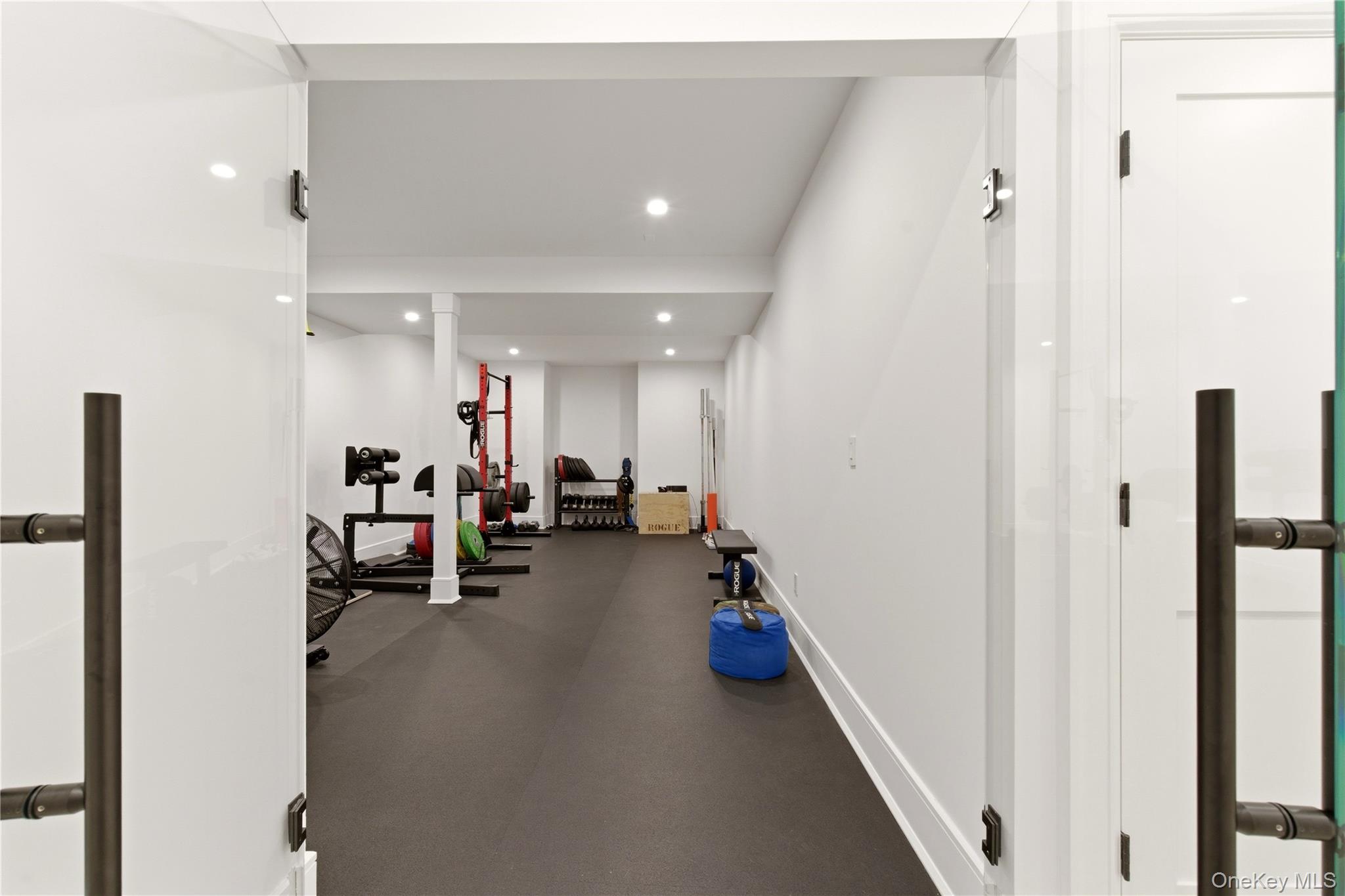  102 Three Ponds Lane E, Woodbury, NY, 11797 - 物件實景