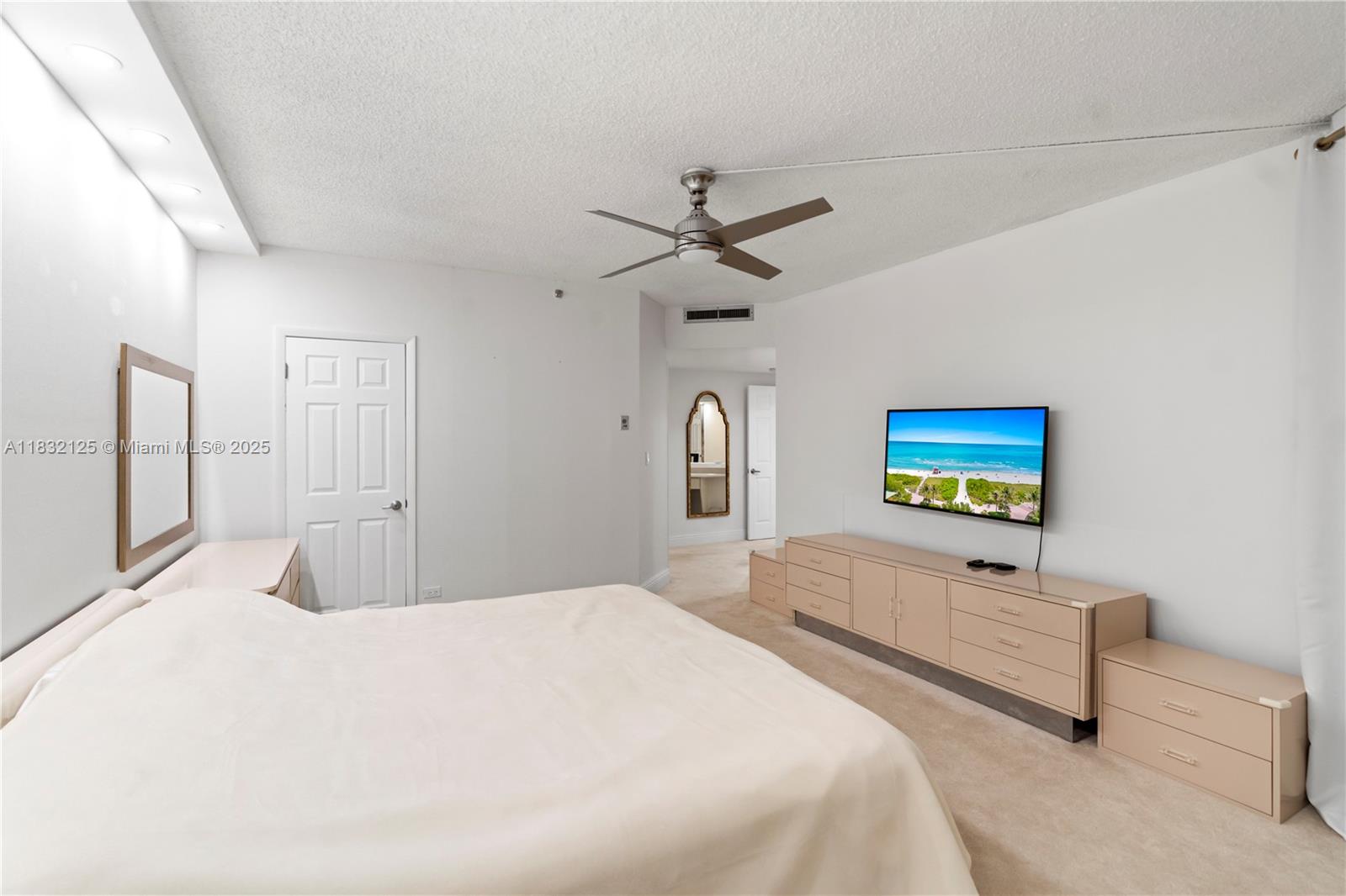 Aventura, Florida, 33180, United States, 2 Bedrooms Bedrooms, ,3 BathroomsBathrooms,Residential,For Sale,1885240