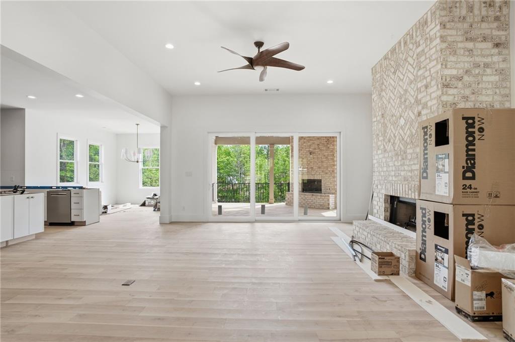 Newnan, Georgia, 30265, United States, 4 Bedrooms Bedrooms, ,5 BathroomsBathrooms,Residential,For Sale,2048163