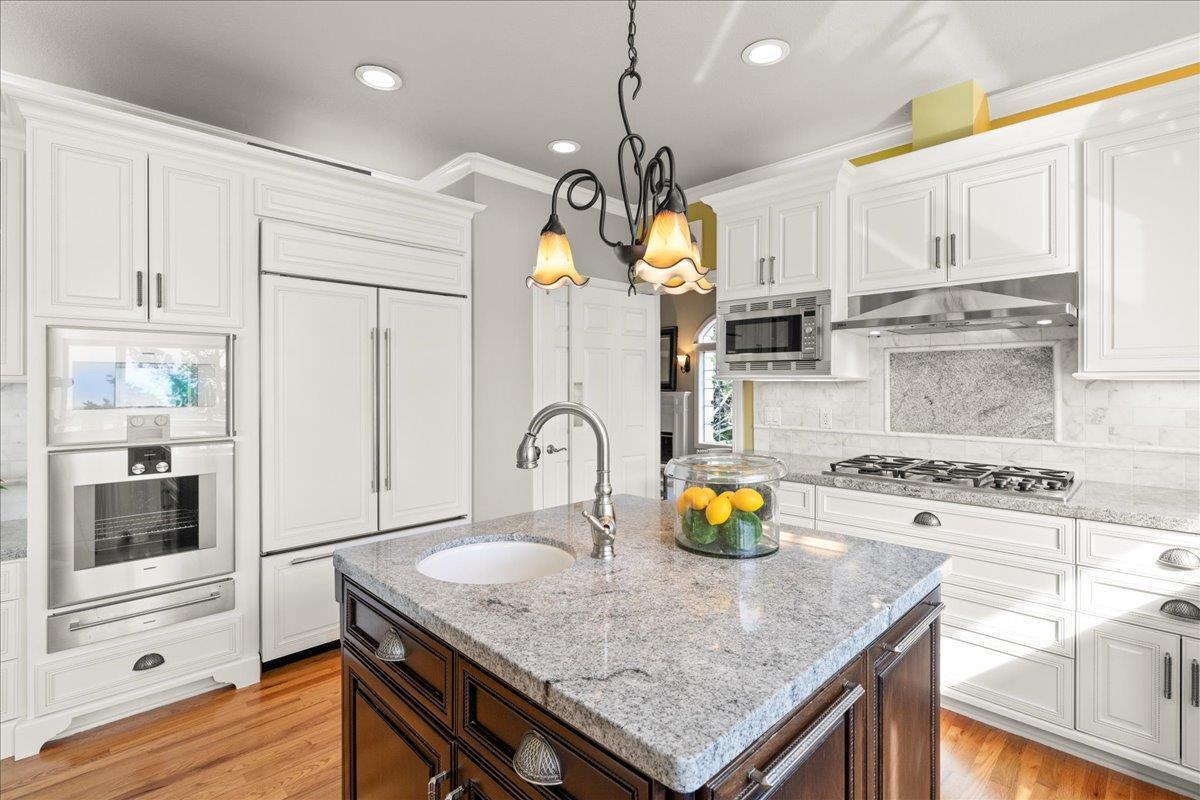 Los Gatos, California, 95033, United States, 5 Bedrooms Bedrooms, ,4 BathroomsBathrooms,Residential,For Sale,1744780