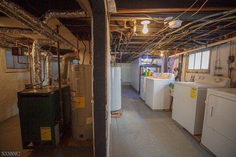 Linden City, New Jersey, 07036-2802, United States, 4 Bedrooms Bedrooms, ,2 BathroomsBathrooms,Residential,For Sale,1977001