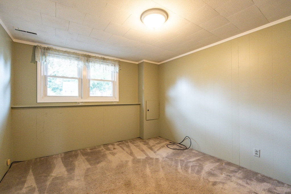 Stoughton, Massachusetts, 02072, United States, 4 Bedrooms Bedrooms, ,2 BathroomsBathrooms,Residential,For Sale,1976018