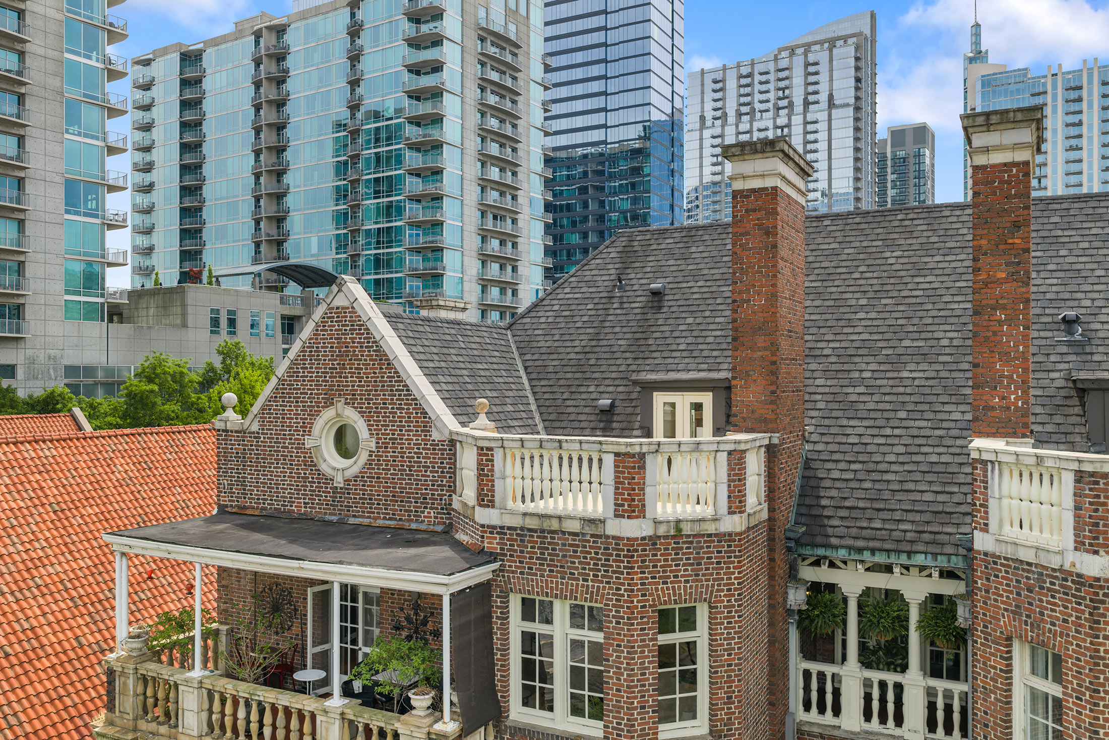  Two-Story Penthouse with Sweeping Skyline Views - 物件實景