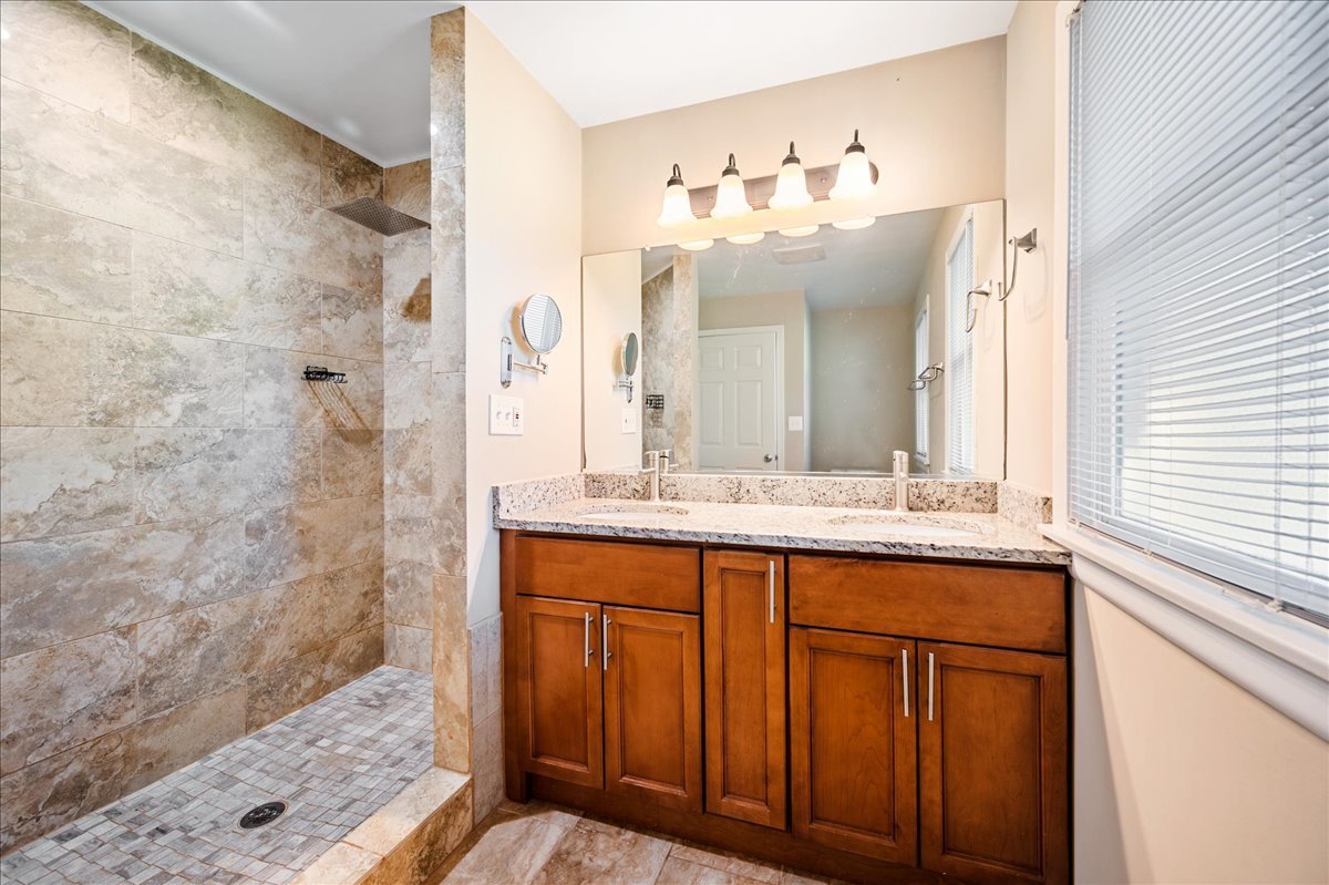 Prospect Heights, Illinois, 60070, United States, 4 Bedrooms Bedrooms, ,2 BathroomsBathrooms,Residential,For Sale,1968626