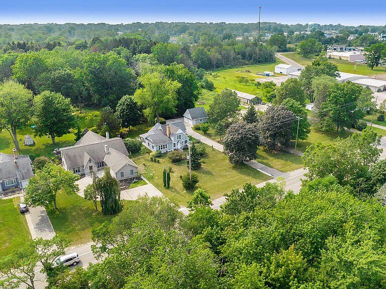 South Haven, Michigan, 49090, United States, 4 Bedrooms Bedrooms, ,3 BathroomsBathrooms,Residential,For Sale,1937505