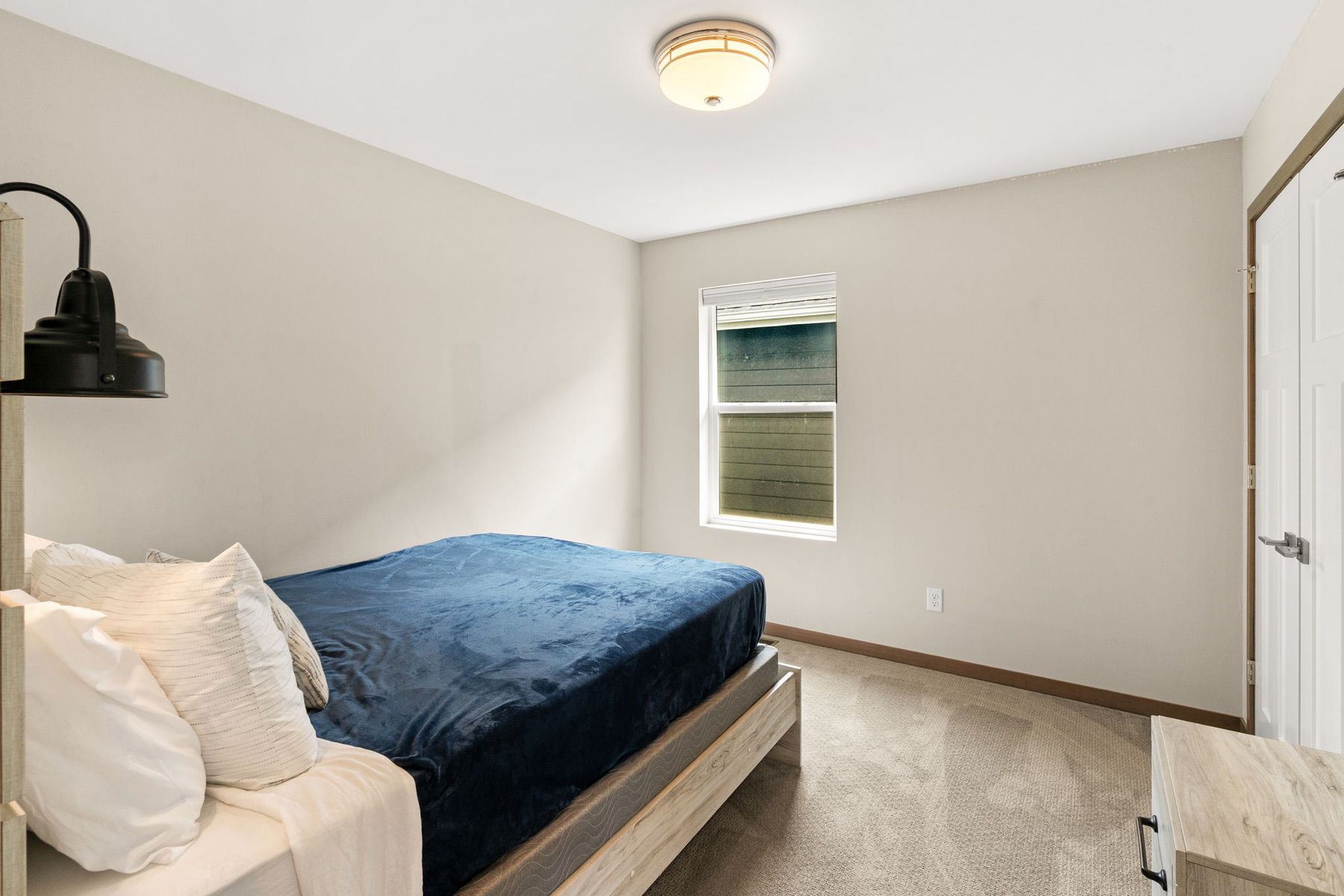  1041 N 12th Ave - 物件實景