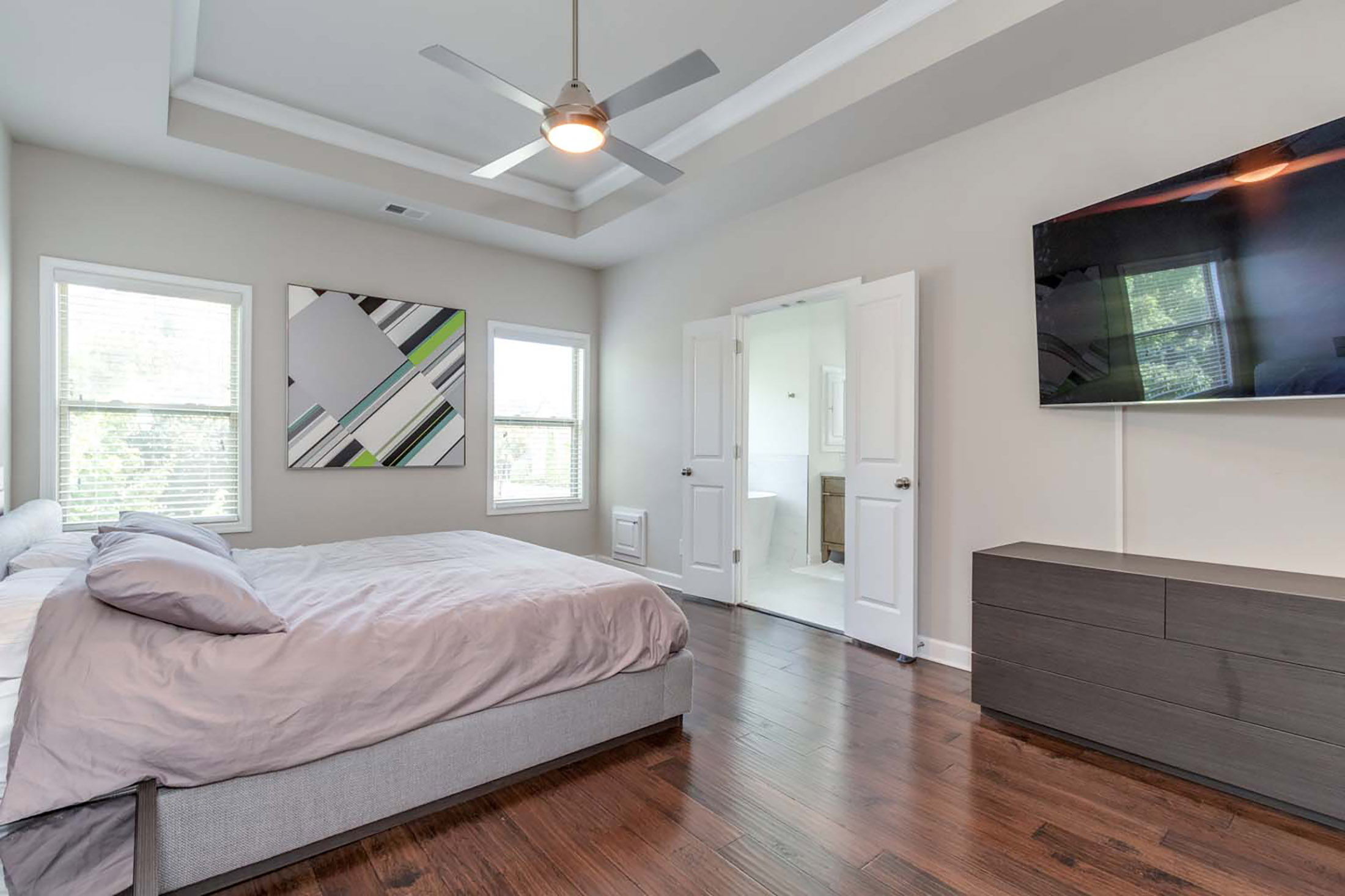  Four-Bedroom Brick Corner Lot in Jamestown - 物件實景