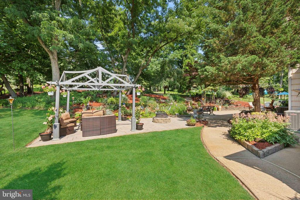 Colts Neck, New Jersey, 07722, United States, 4 Bedrooms Bedrooms, ,4 BathroomsBathrooms,Residential,For Sale,1792181