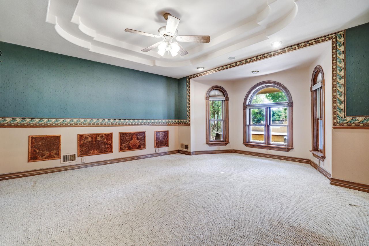 Los Ranchos, New Mexico, 87107, United States, 5 Bedrooms Bedrooms, ,5 BathroomsBathrooms,Residential,For Sale,1900994