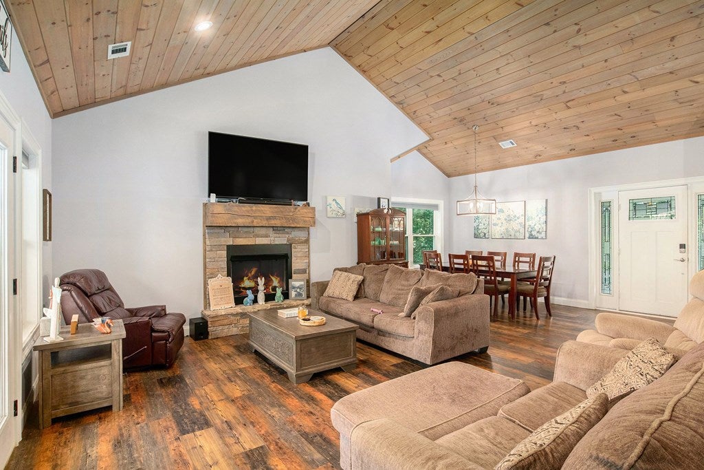 Blue Ridge, Georgia, 30513, United States, 4 Bedrooms Bedrooms, ,3 BathroomsBathrooms,Residential,For Sale,1919081