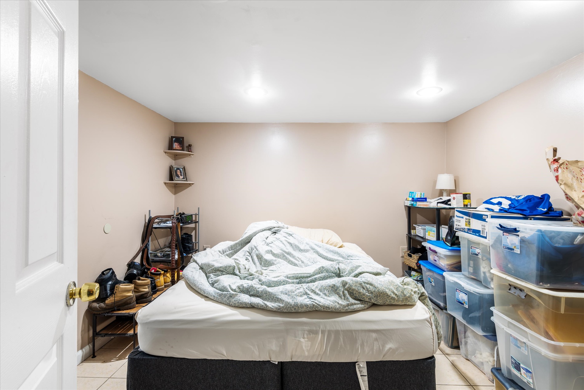 Howard Beach, New York, 11414, United States, 7 Bedrooms Bedrooms, ,5 BathroomsBathrooms,Residential,For Sale,1974400