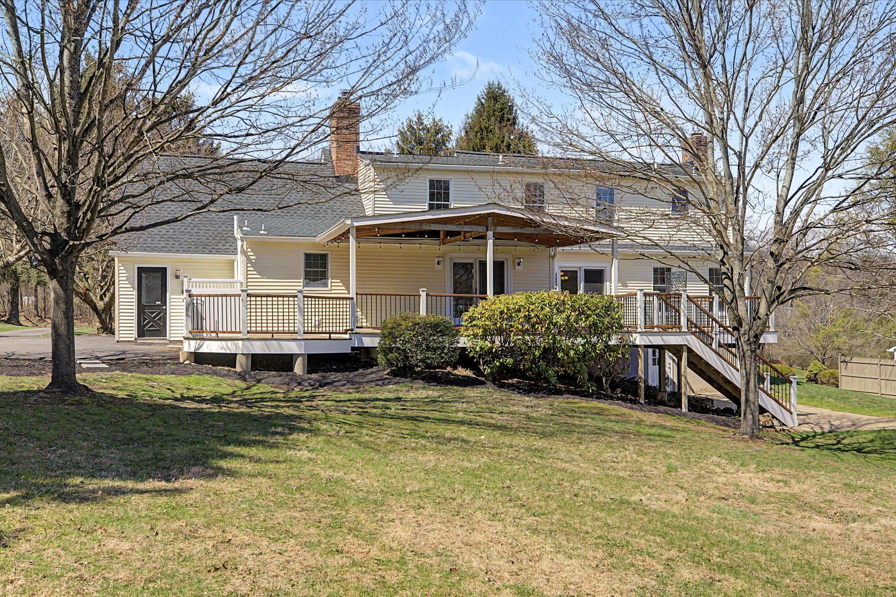  Lovely Cape Cod Home Situated on Two Private Acres - 物件實景