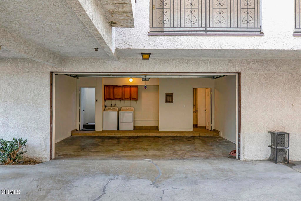Glendale, California, 91205, United States, 3 Bedrooms Bedrooms, ,2 BathroomsBathrooms,Residential,For Sale,1938623