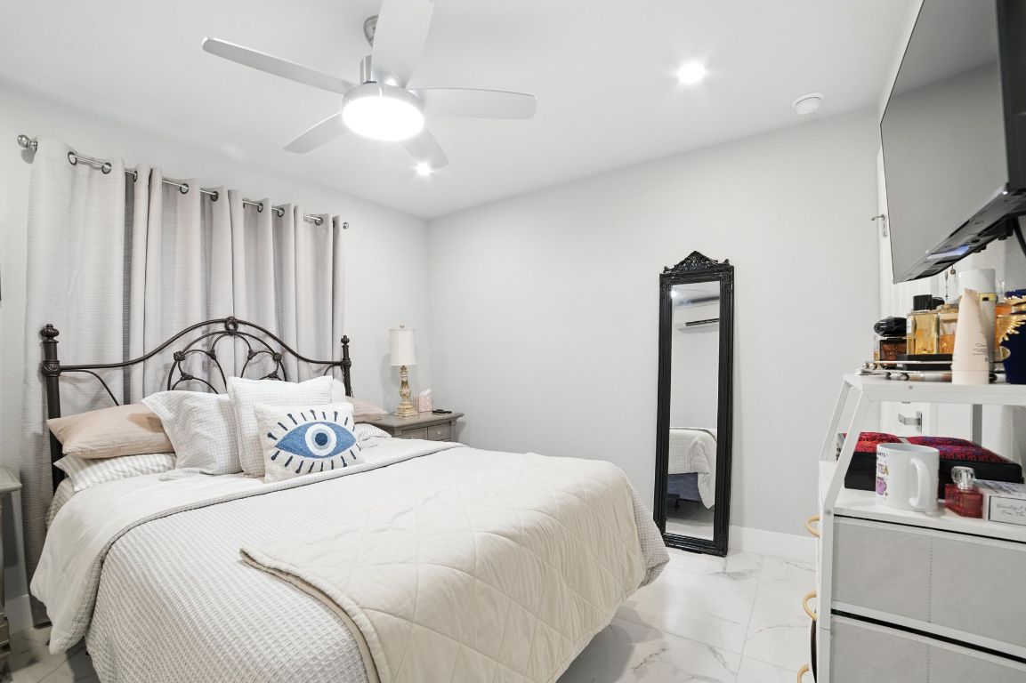 Austin, Texas, 78702, United States, 3 Bedrooms Bedrooms, ,2 BathroomsBathrooms,Residential,For Sale,1906696