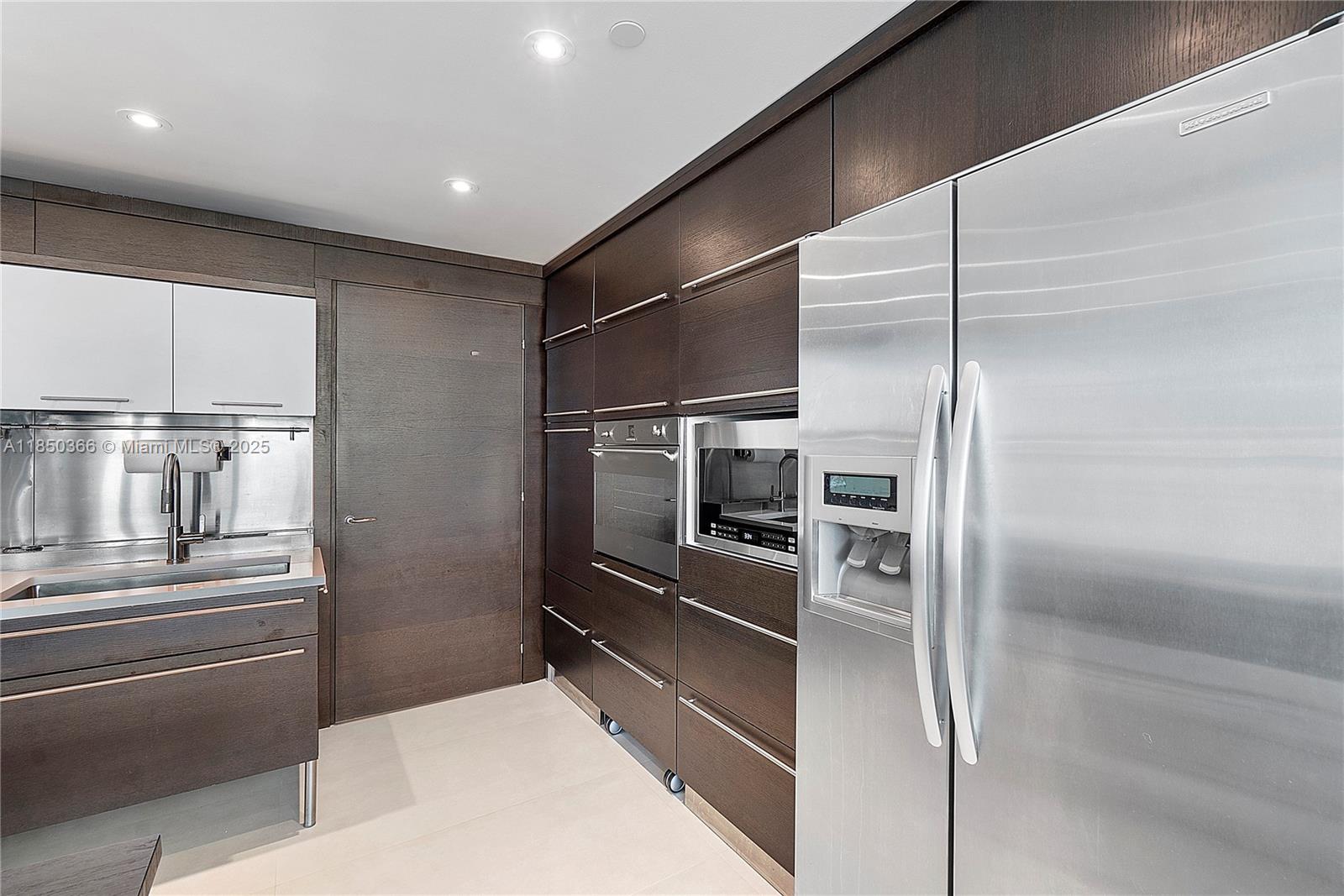Miami Beach, Florida, 33140, United States, 1 Bedroom Bedrooms, ,1 BathroomBathrooms,Residential,For Sale,1906167