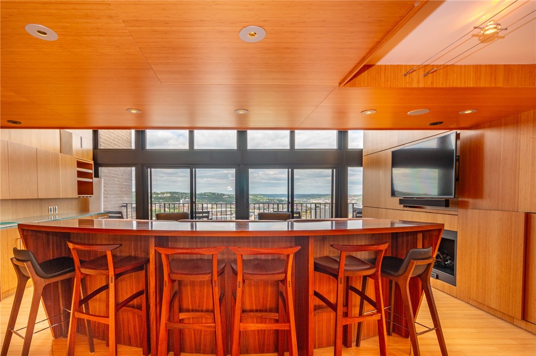 Pittsburgh, Pennsylvania, 15211, United States, 1 Bedroom Bedrooms, ,2 BathroomsBathrooms,Residential,For Sale,1981120