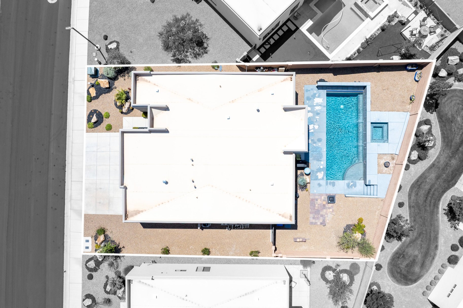  One Level, Private Pool, 3-Car Garage and Views in Pocket Mesa - 物件實景