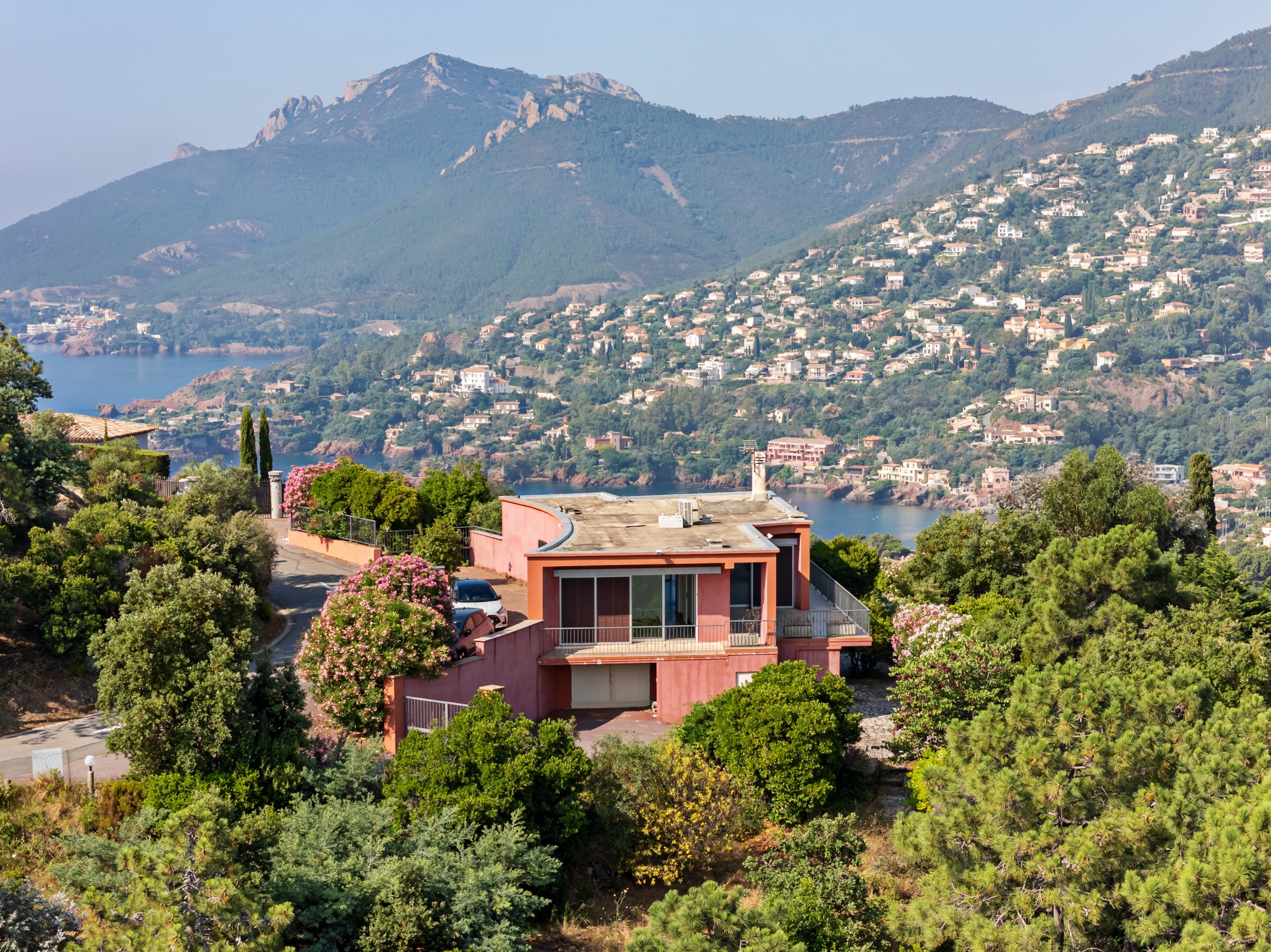  Sea view villa with approved renovation permit in Théoule-sur-Mer - 物件實景