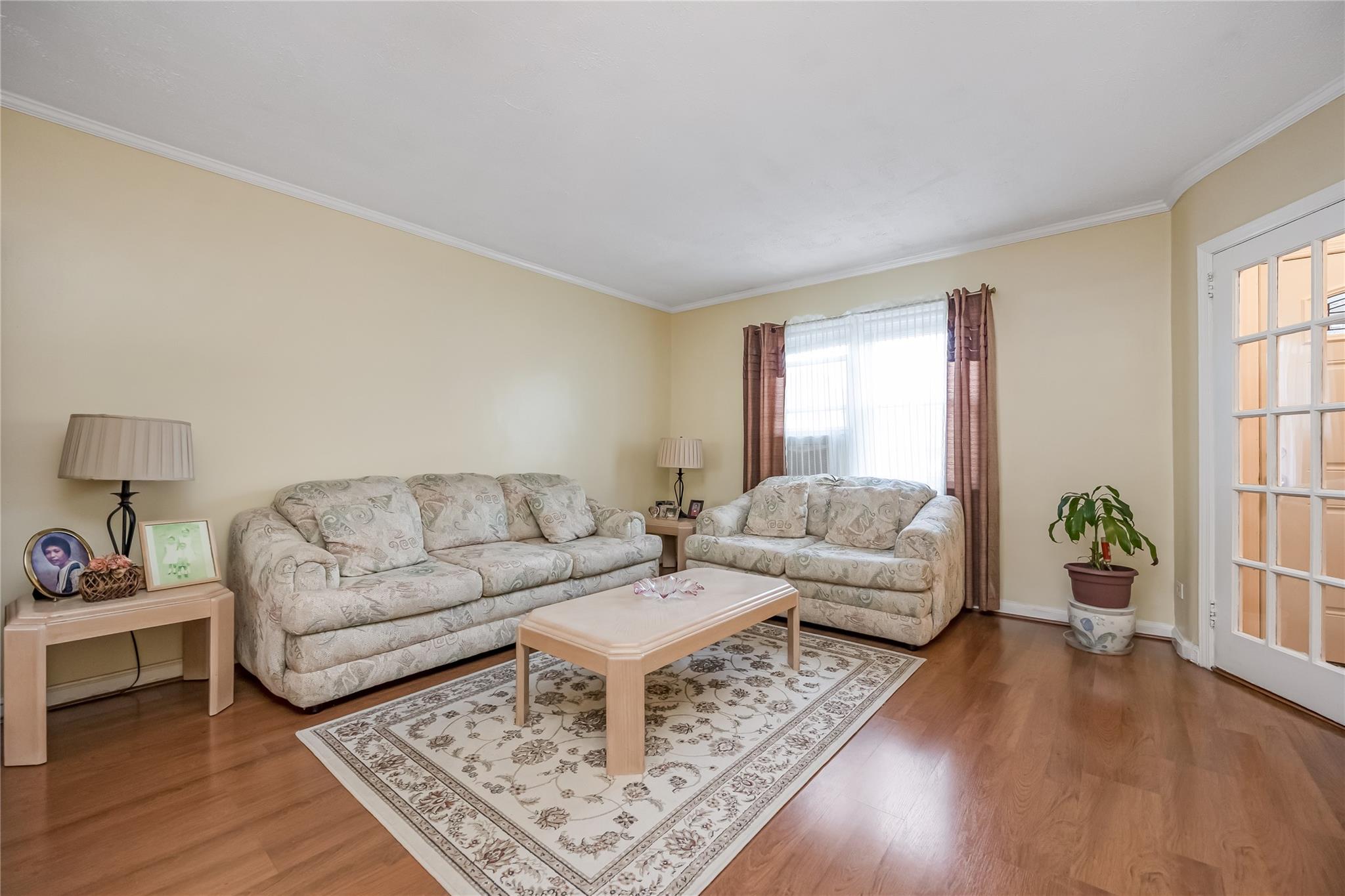 Cambria Heights, New York, 11429, United States, 3 Bedrooms Bedrooms, ,2 BathroomsBathrooms,Residential,For Sale,1877531
