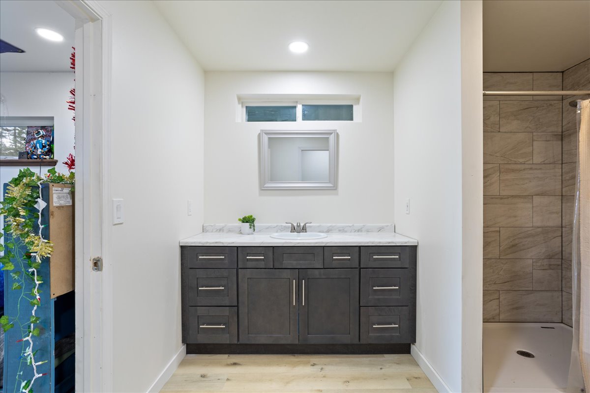 Sagle, Idaho, 83860, United States, 3 Bedrooms Bedrooms, ,4 BathroomsBathrooms,Residential,For Sale,1976949