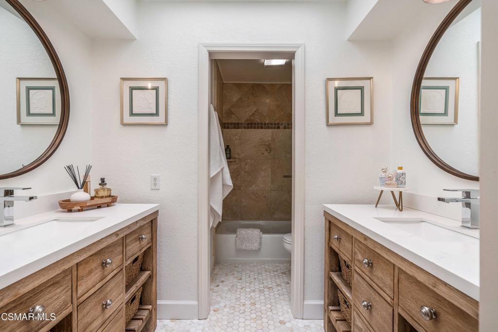 Simi Valley, California, 93065, United States, 4 Bedrooms Bedrooms, ,3 BathroomsBathrooms,Residential,For Sale,1941283