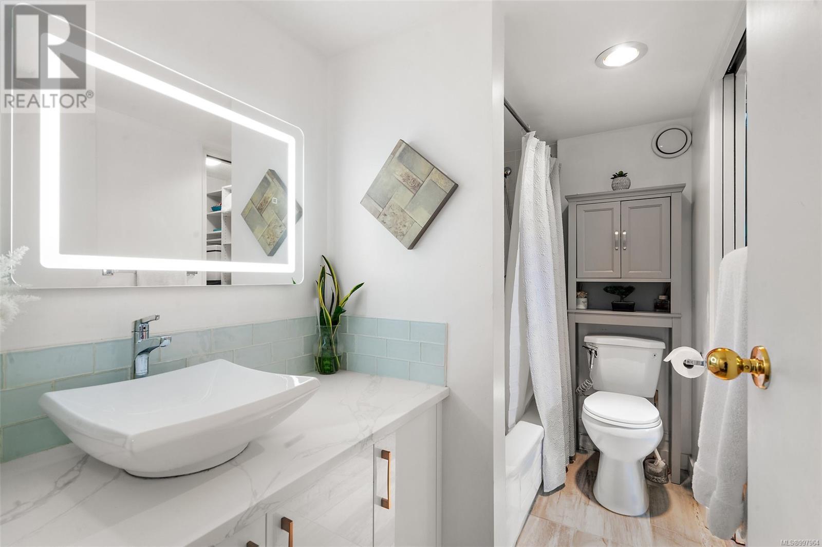 VICTORIA, British Columbia, V9A 7G7, CA, 2 Bedrooms Bedrooms, ,1 BathroomBathrooms,Residential,For Sale,1950570