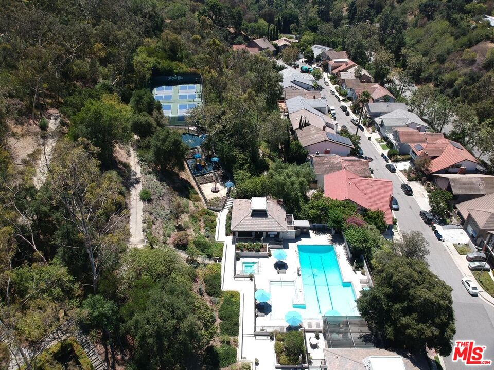 Los Angeles, California, 90077, United States, 3 Bedrooms Bedrooms, ,3 BathroomsBathrooms,Residential,For Sale,1933289