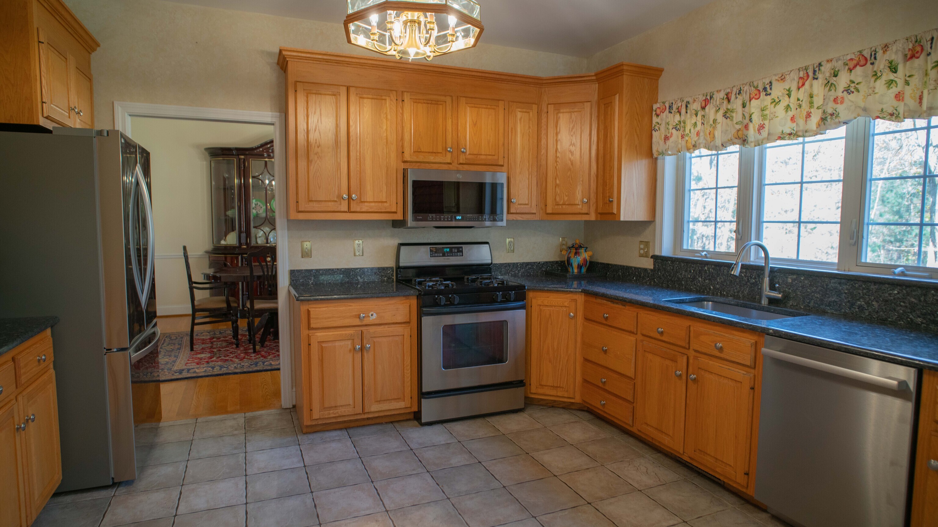 Tolland, Connecticut, 06084, United States, 4 Bedrooms Bedrooms, ,3 BathroomsBathrooms,Residential,For Sale,1989613