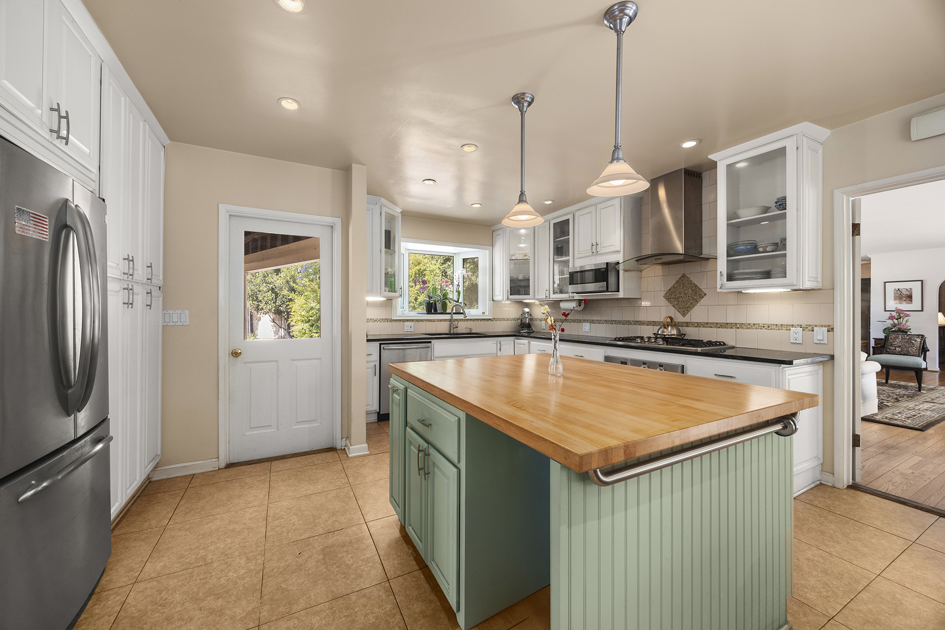 Pasadena, California, 91107, United States, 4 Bedrooms Bedrooms, ,1 BathroomBathrooms,Residential,For Sale,1975607