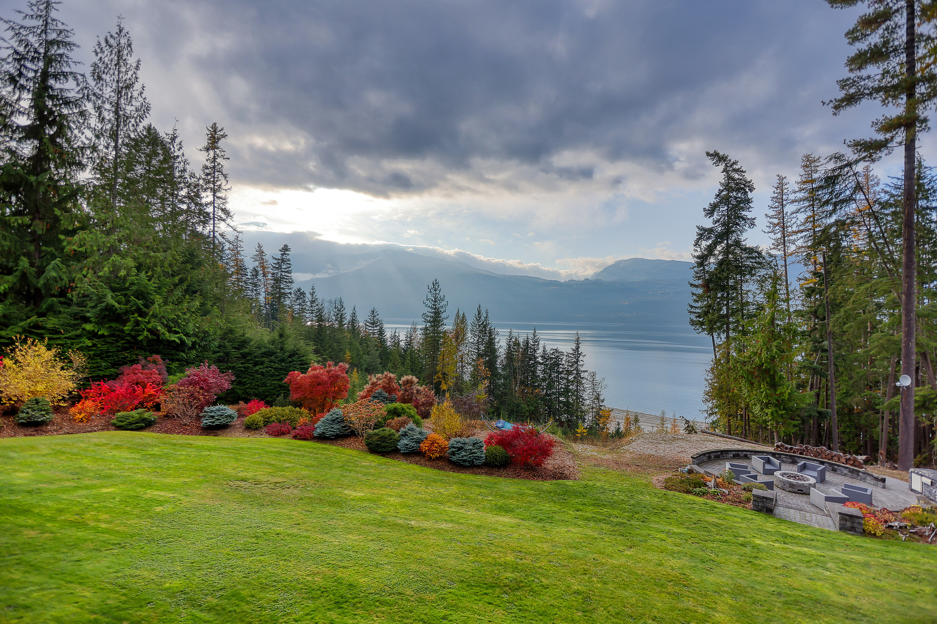  Nakusp Waterfront Estate - 物件實景