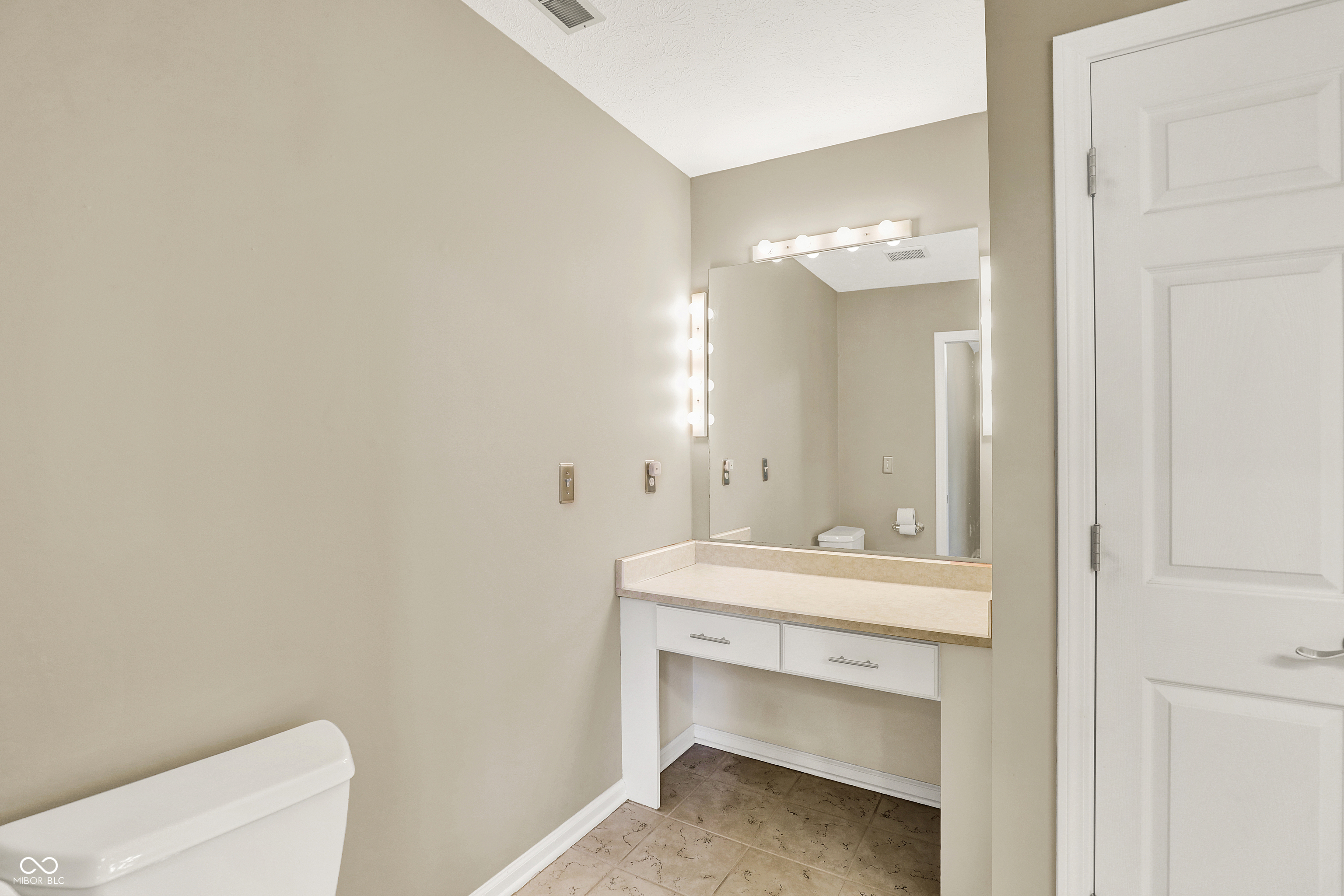 Indianapolis, Indiana, 46240, United States, 4 Bedrooms Bedrooms, ,3 BathroomsBathrooms,Residential,For Sale,1920883