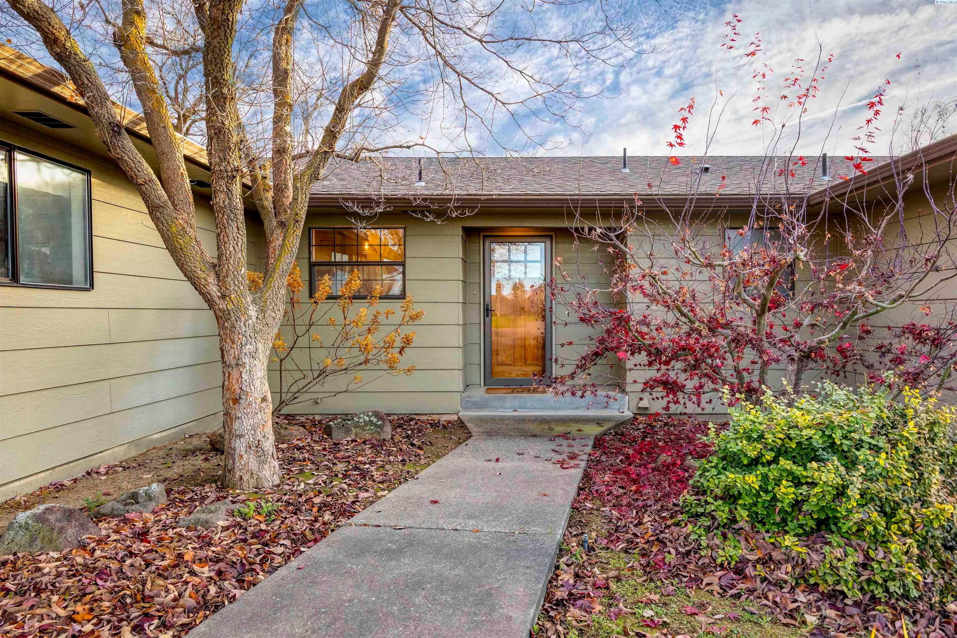 Sunnyside, Washington, 98944, United States, 3 Bedrooms Bedrooms, ,2 BathroomsBathrooms,Residential,For Sale,1998016