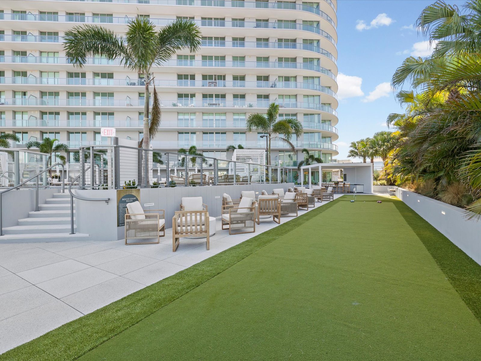 ST Petersburg, Florida, 33701, United States, 2 Bedrooms Bedrooms, ,3 BathroomsBathrooms,Residential,For Sale,2049072