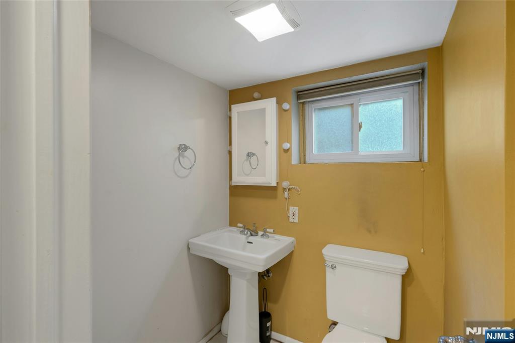 Ridgefield, New Jersey, 07657, United States, 4 Bedrooms Bedrooms, ,3 BathroomsBathrooms,Residential,For Sale,1991908