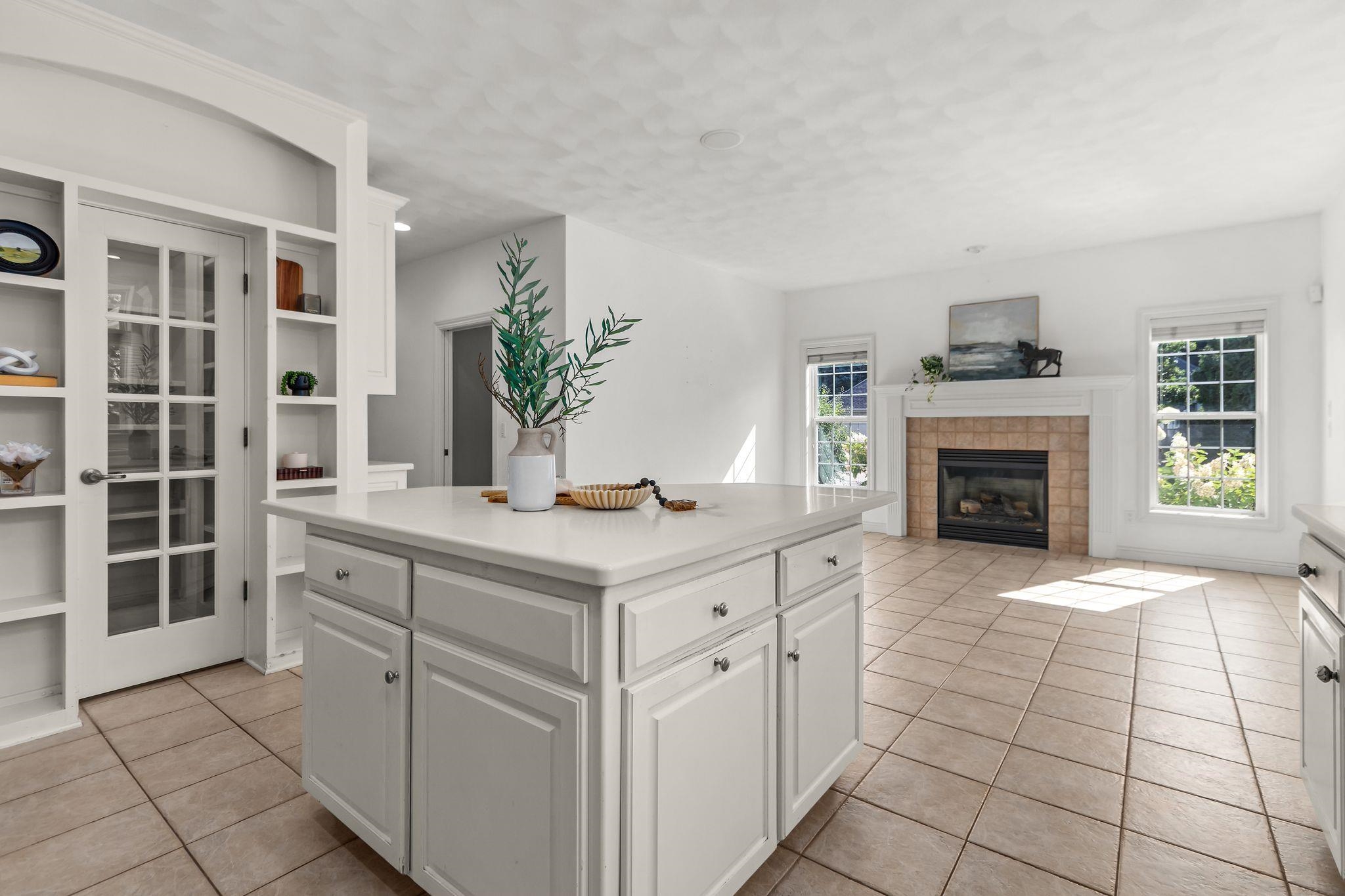 NEENAH, Wisconsin, 54956, United States, 4 Bedrooms Bedrooms, ,4 BathroomsBathrooms,Residential,For Sale,1955274