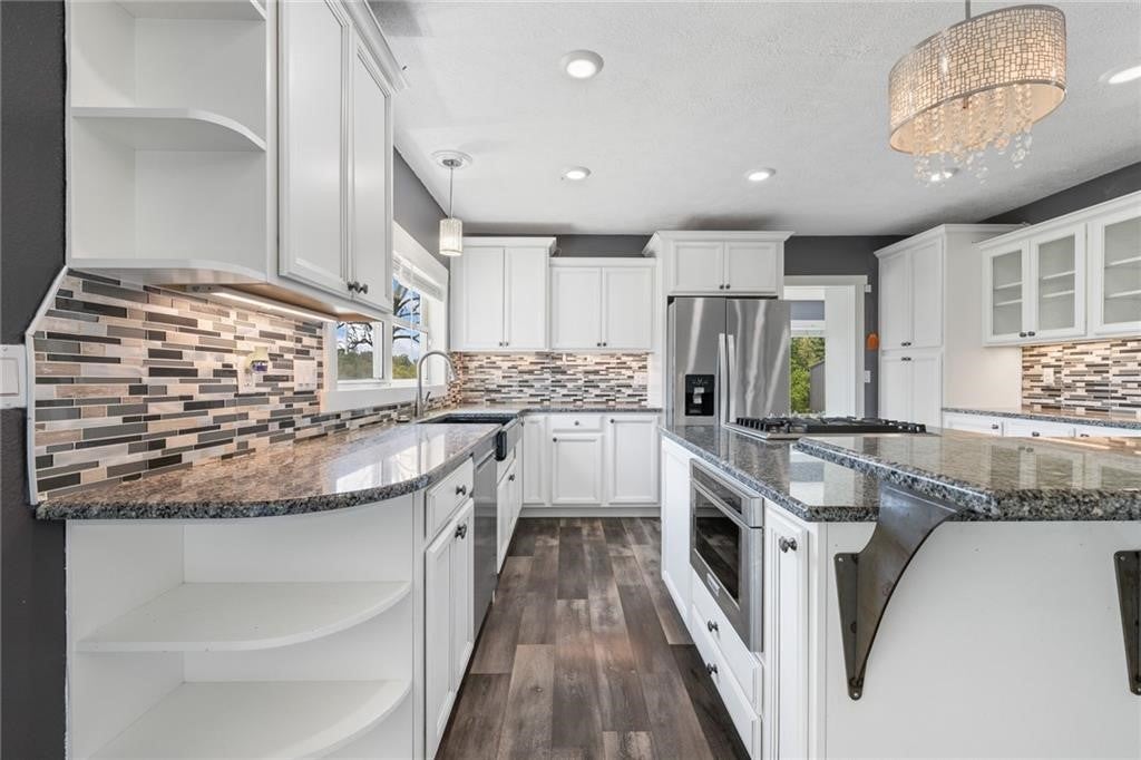 Harrison, Arkansas, 72601, United States, 4 Bedrooms Bedrooms, ,4 BathroomsBathrooms,Residential,For Sale,1993048