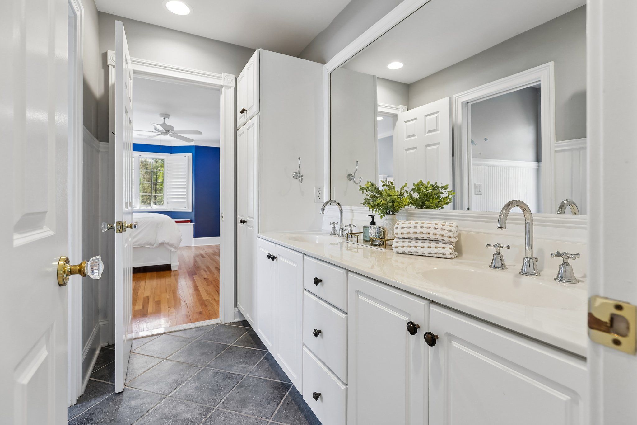  Stunning Belle Mead Estate with Private Theater, Gym, and Designer Finishes - 物件實景
