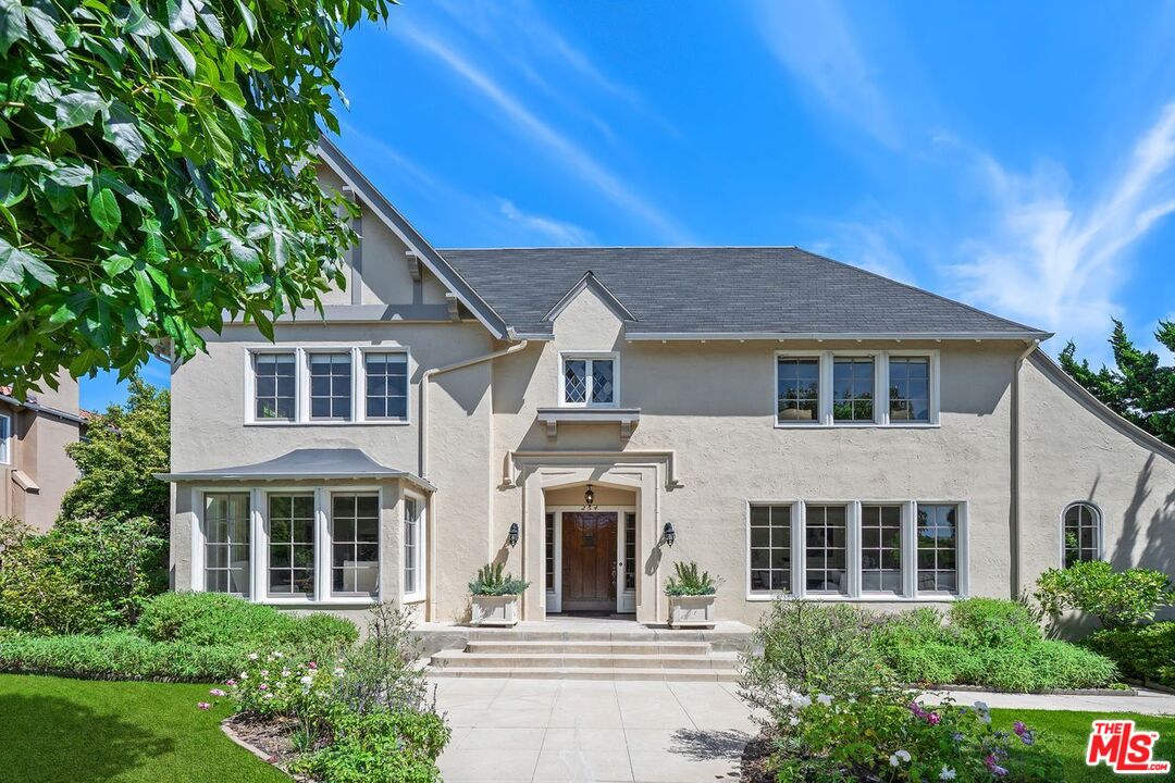 Los Angeles, California, 90004, United States, 5 Bedrooms Bedrooms, ,3 BathroomsBathrooms,Residential,For Sale,1940540