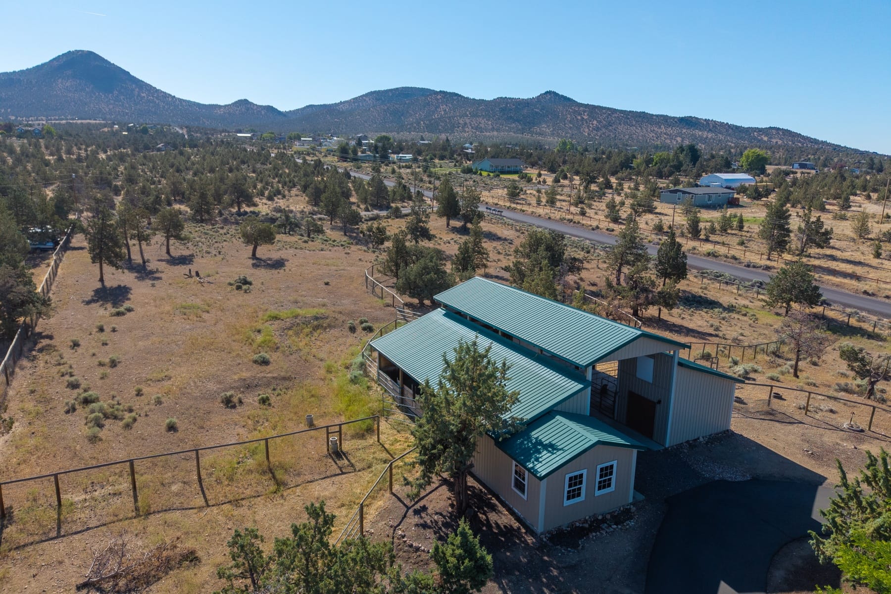  15555 SW Hahlen Avenue Powell Butte, OR 97753 - 物件實景