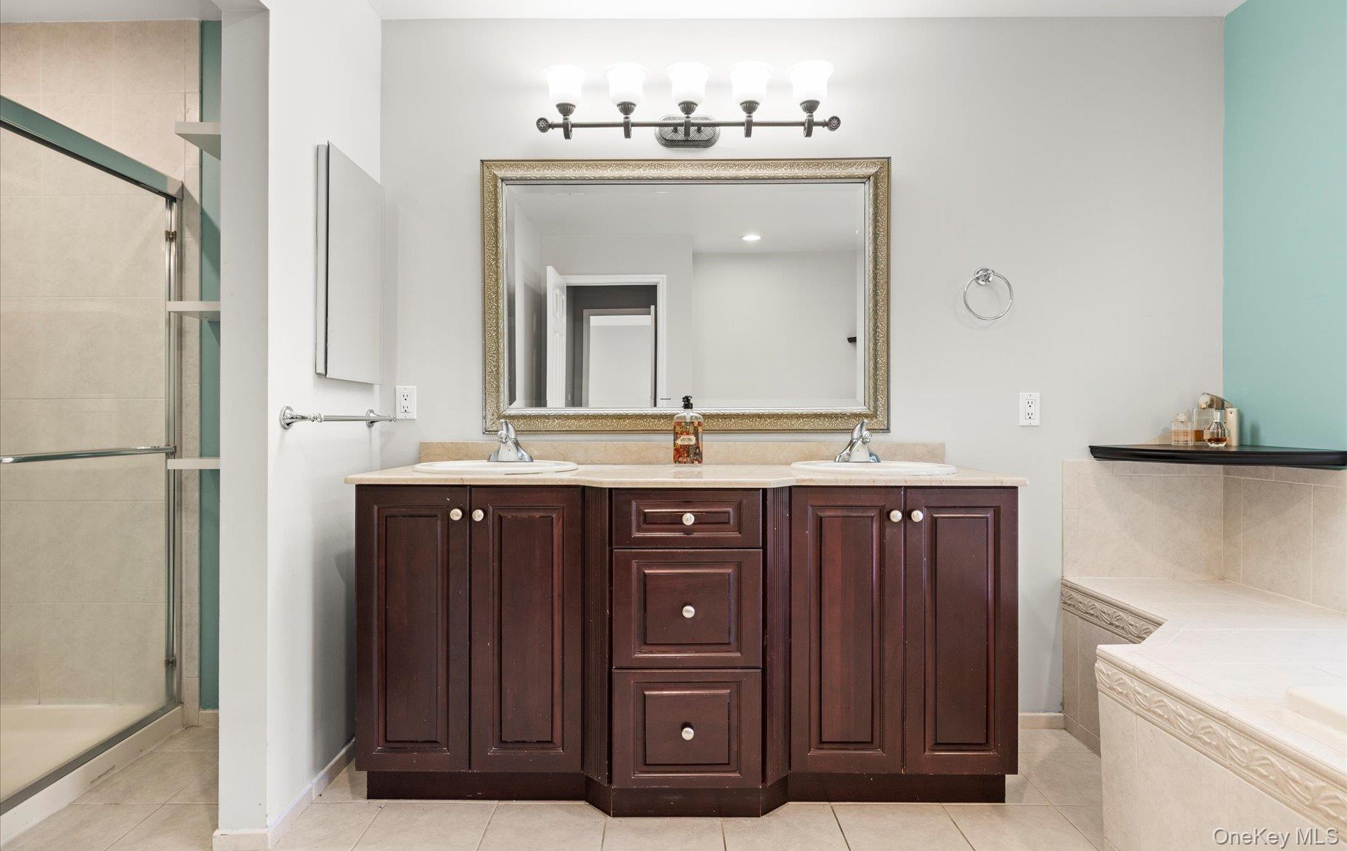 Huntington, New York, 11743, United States, 6 Bedrooms Bedrooms, ,4 BathroomsBathrooms,Residential,For Sale,1827761