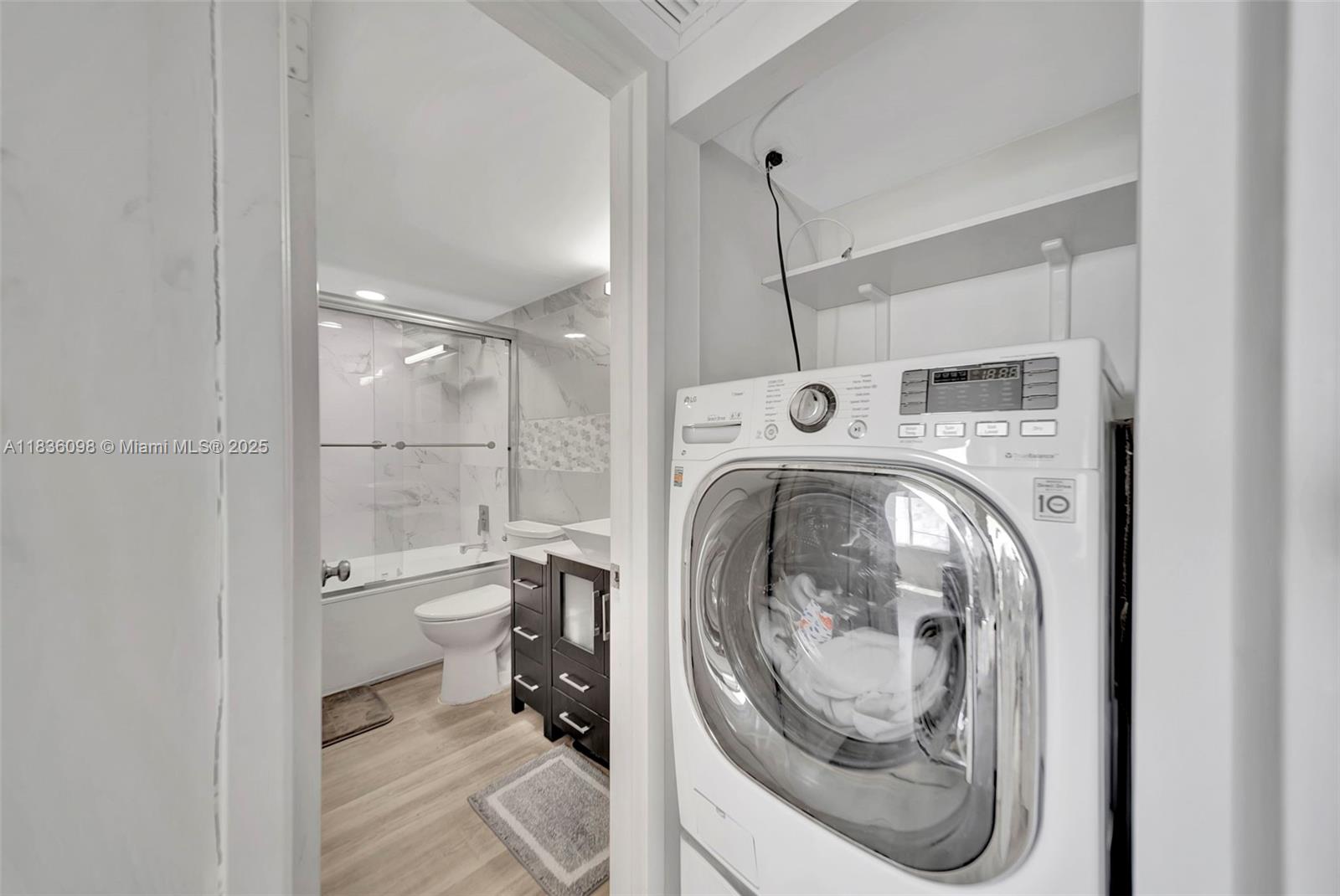 Miami Beach, Florida, 33140, United States, 2 Bedrooms Bedrooms, ,2 BathroomsBathrooms,Residential,For Sale,1885385